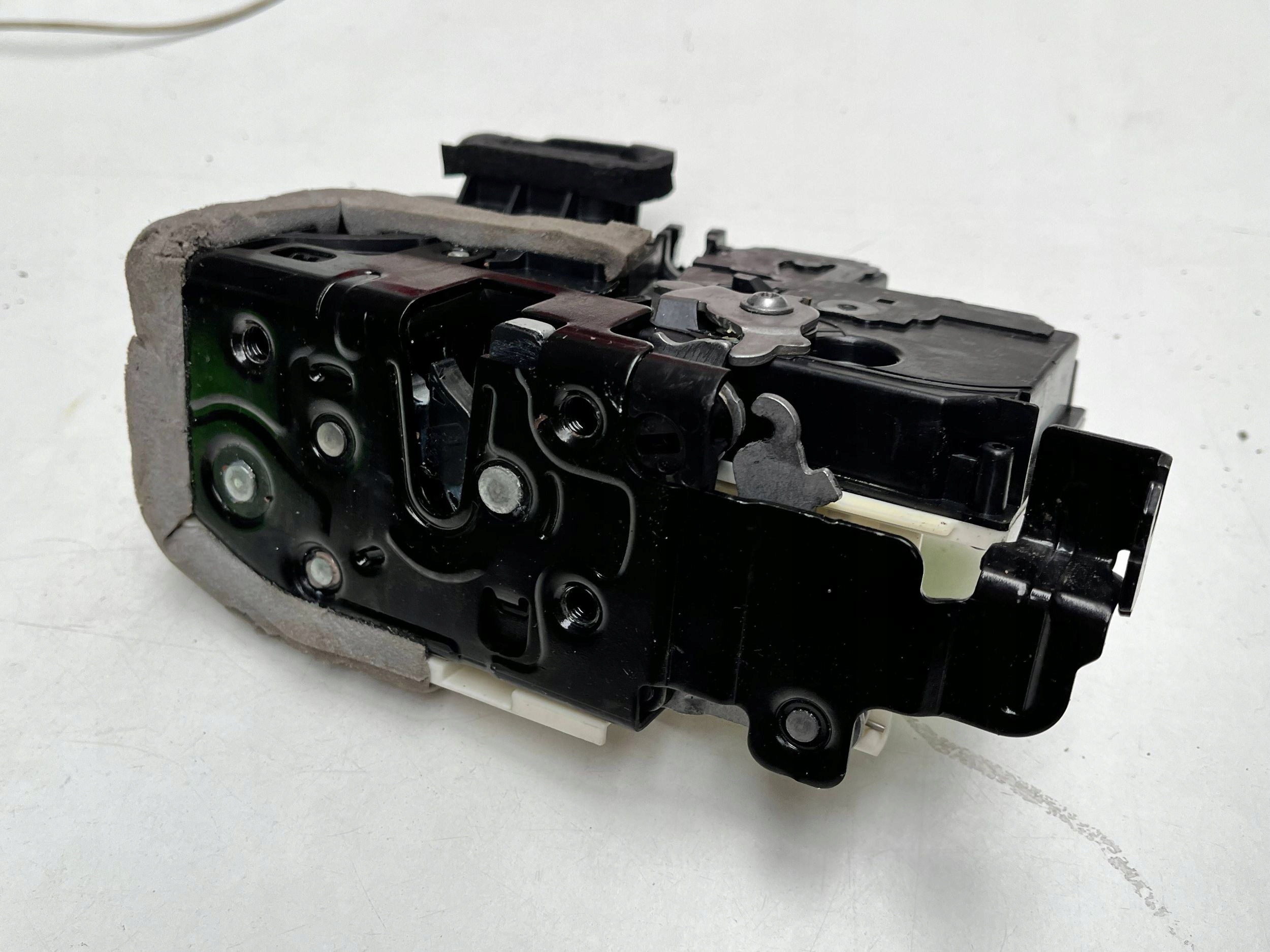 AUDI A6 C8 Schloß Tür links heck 4K0839015R !J