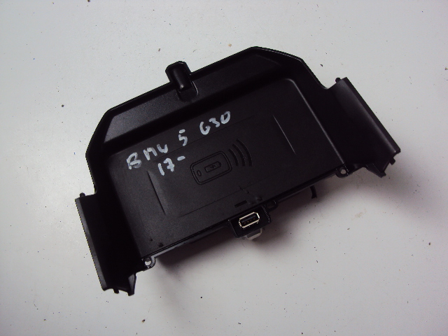 83145001 - Индукционное зарядное устройство для BMW 5 серии F30 2017-