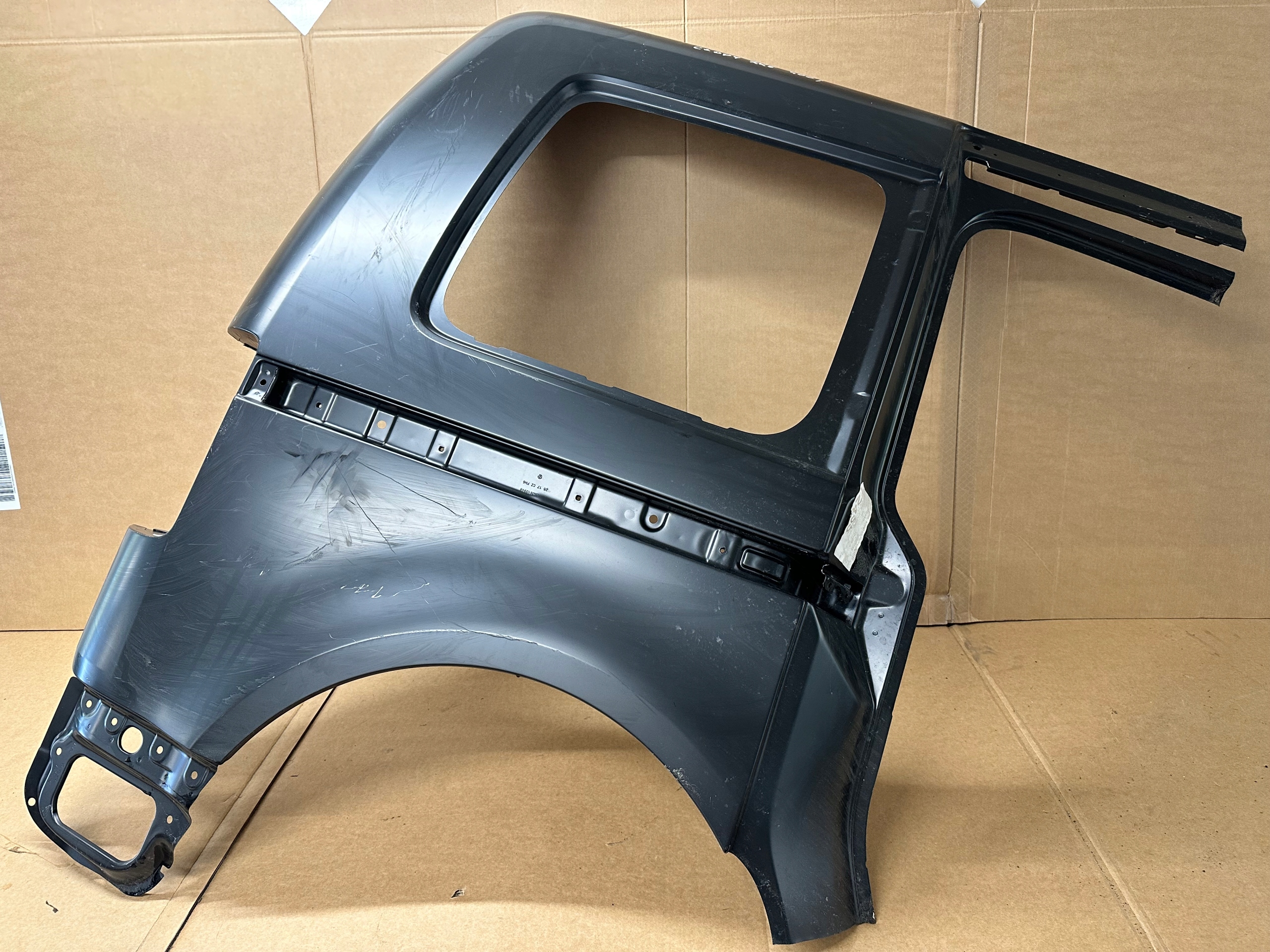 VW CADDY 2K5 POSZYCIE BŁOTNIK PRAWY TYŁ TYLNY