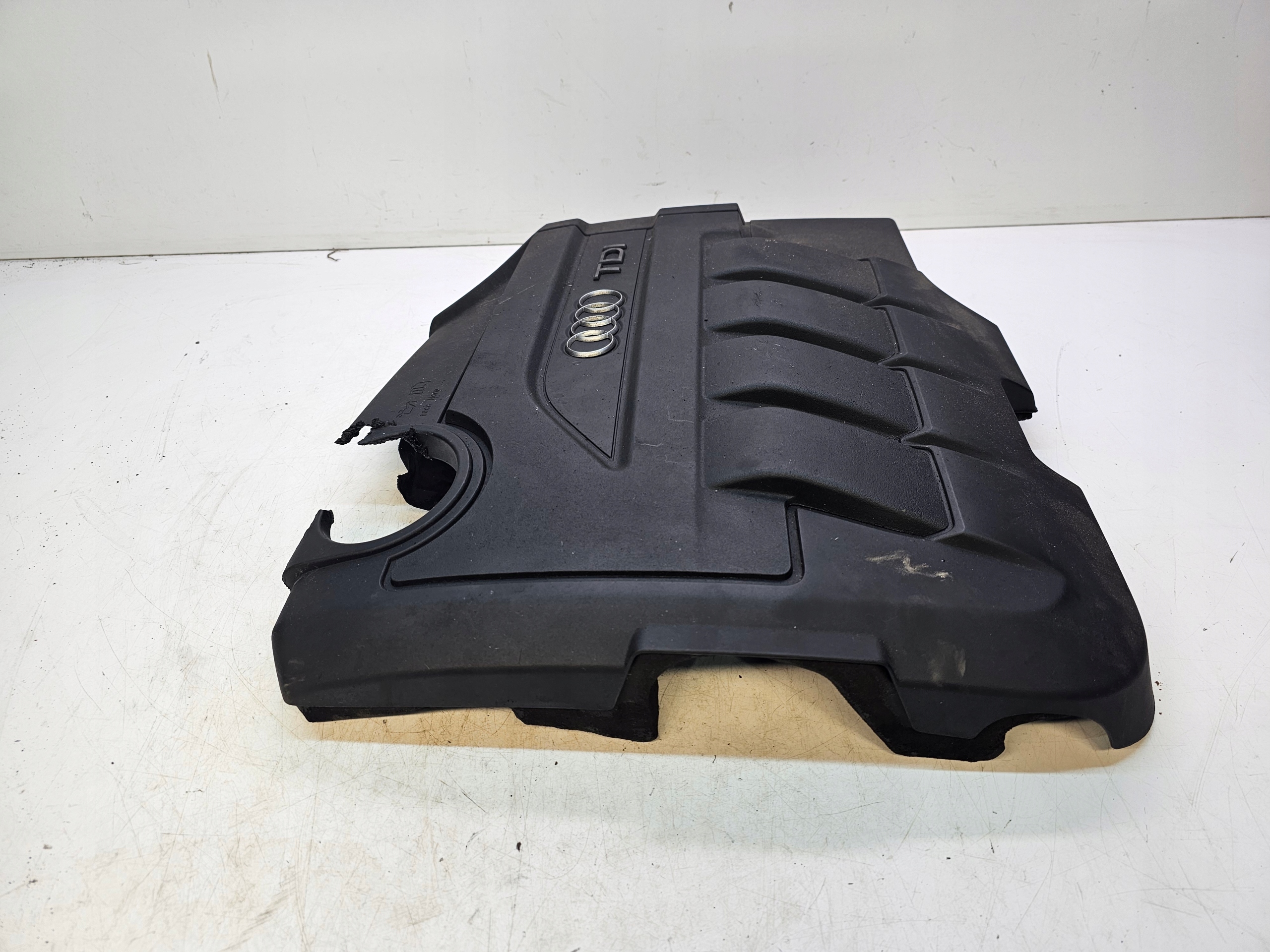 fedél motorfedél AUDI A1 A3 VW 03L103925AE