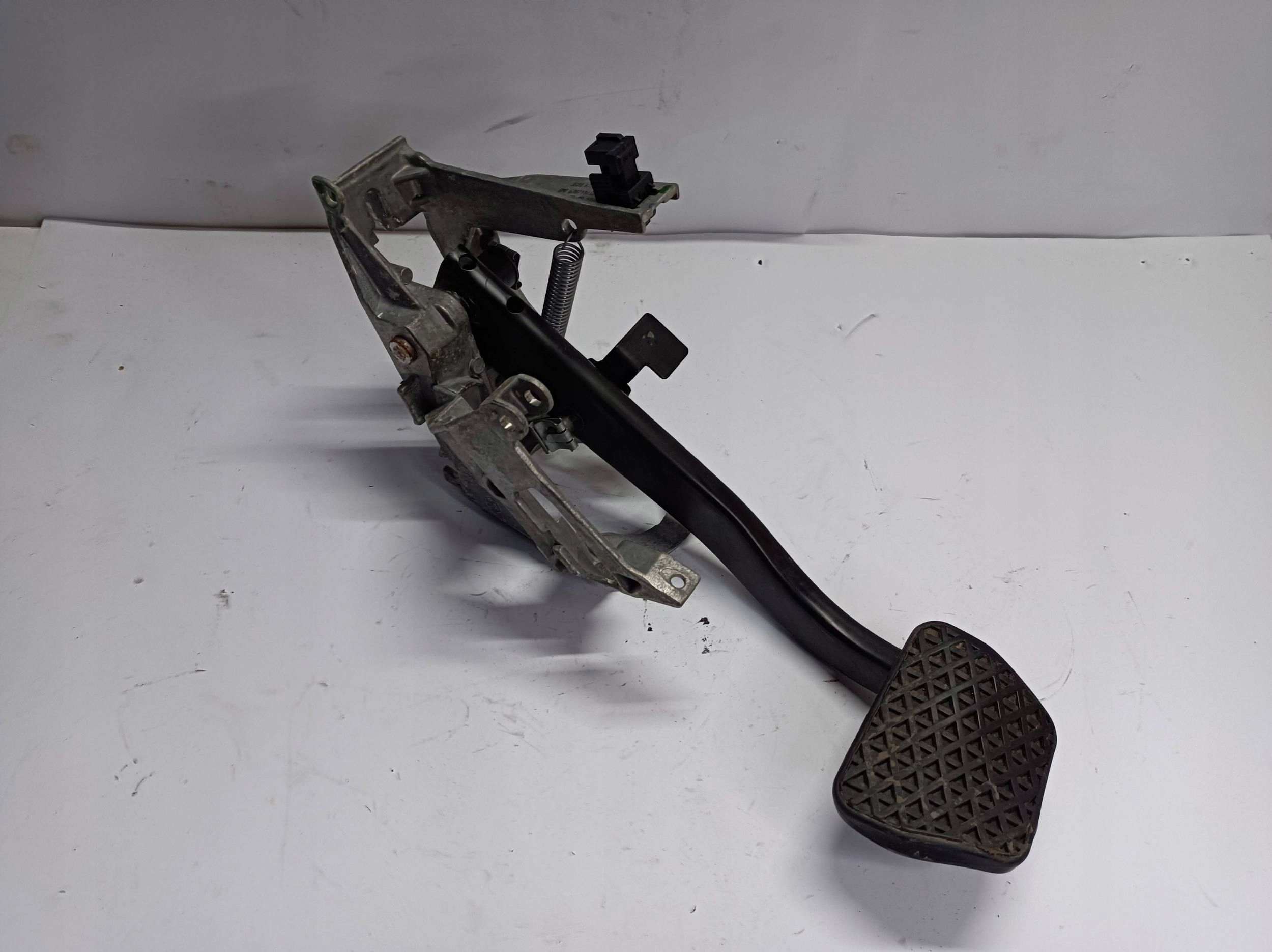 Pedal Frein automat BMW 1 E81 E87 E90 E91 42322503