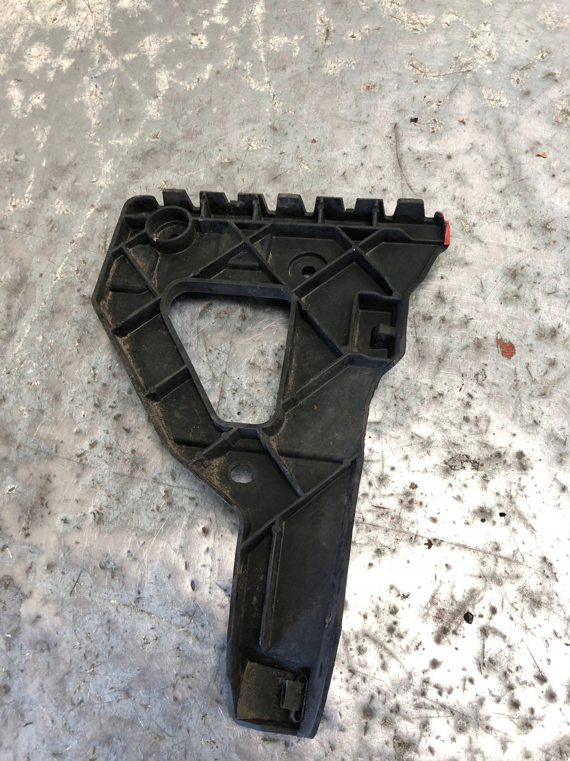 bumper bracket left front AUDI A6 C6 4F0807227