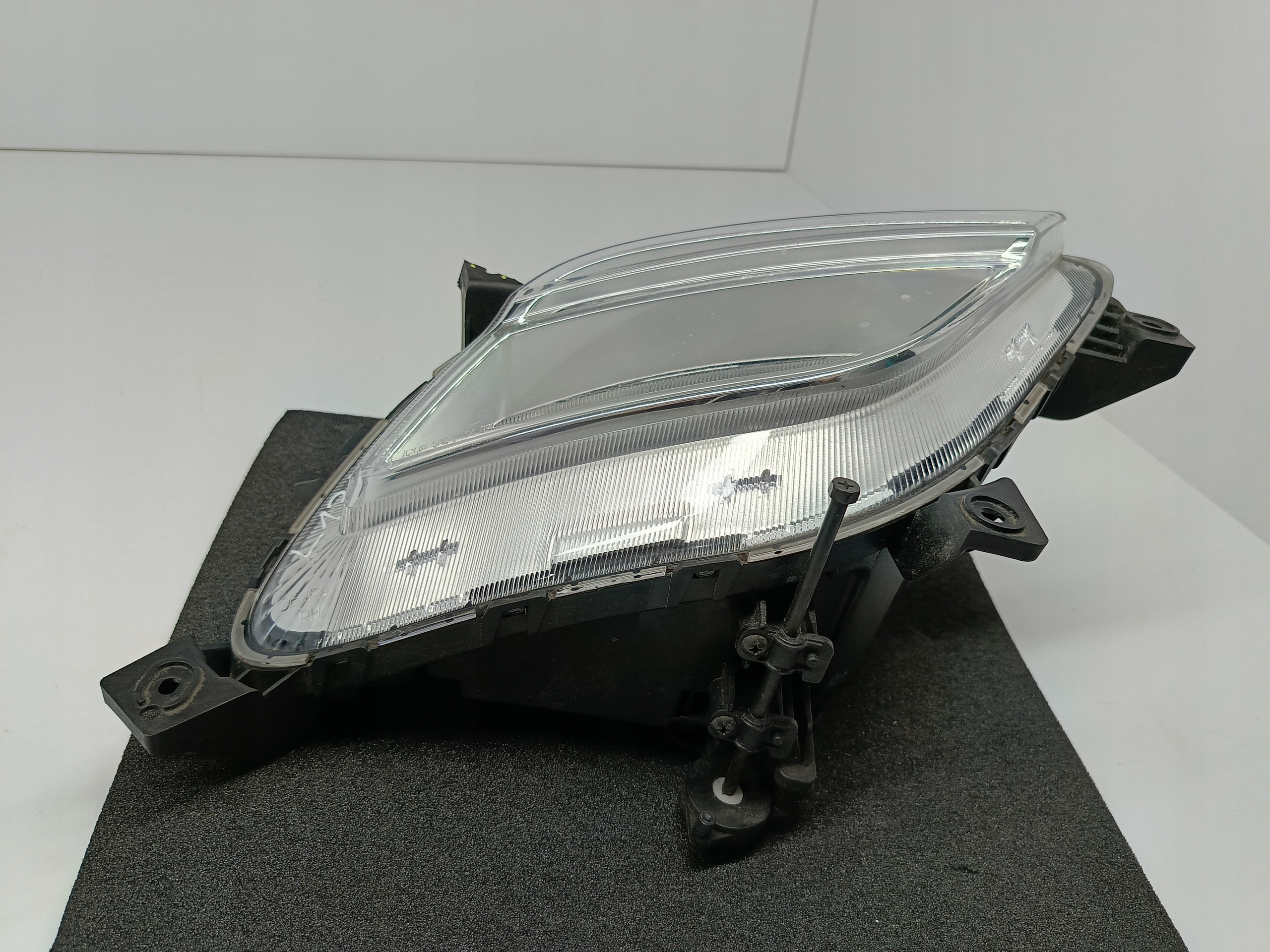 KIA NIRO 16- HALOGEN ŚWIATŁO LAMPA DRL LED PRAWY PRZÓD H8 92202-G5000 Rodzaj lampy dedykowana