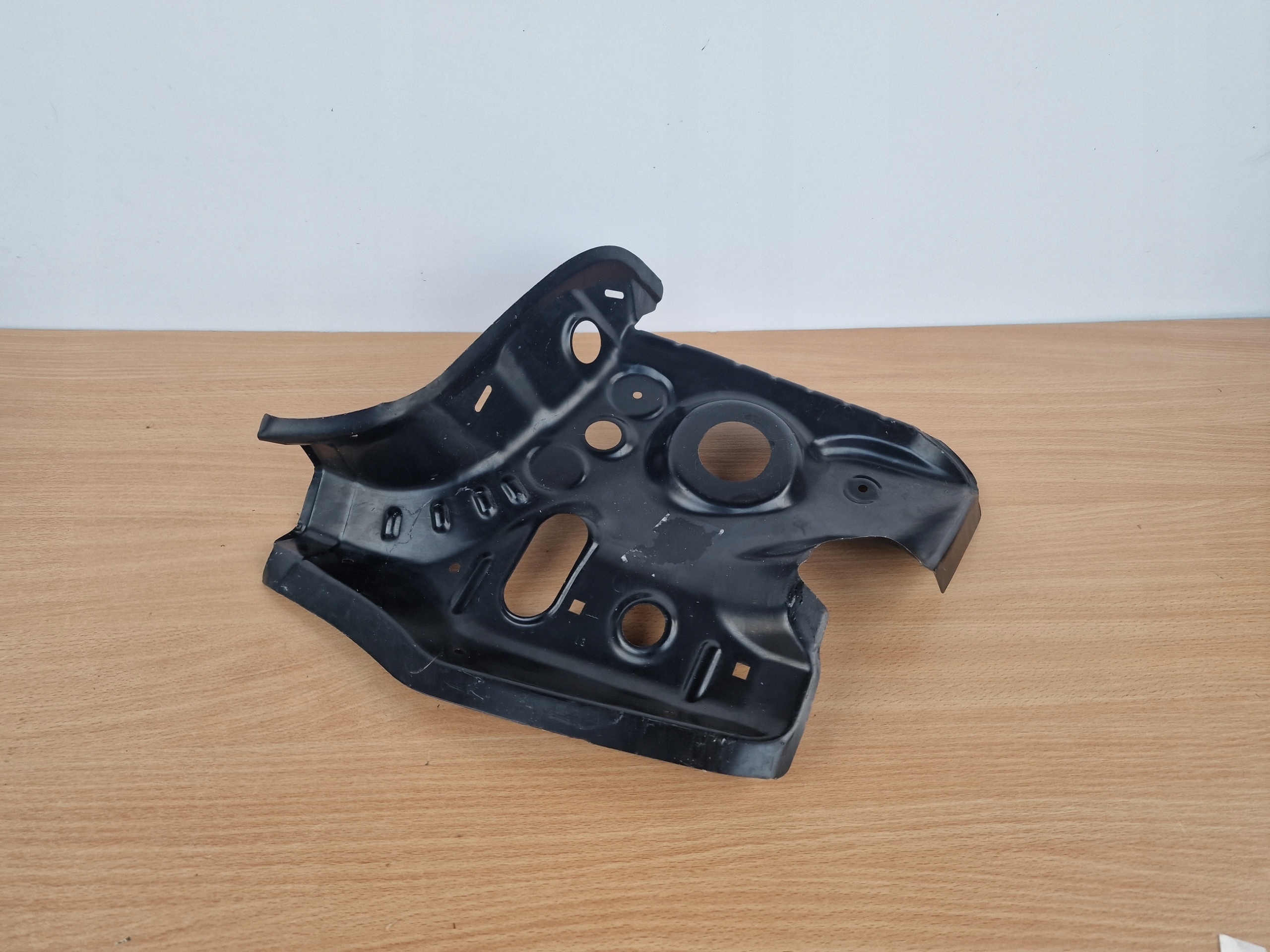 AUDI A4 B7 sedan right OKULAR rear part front panel, wall