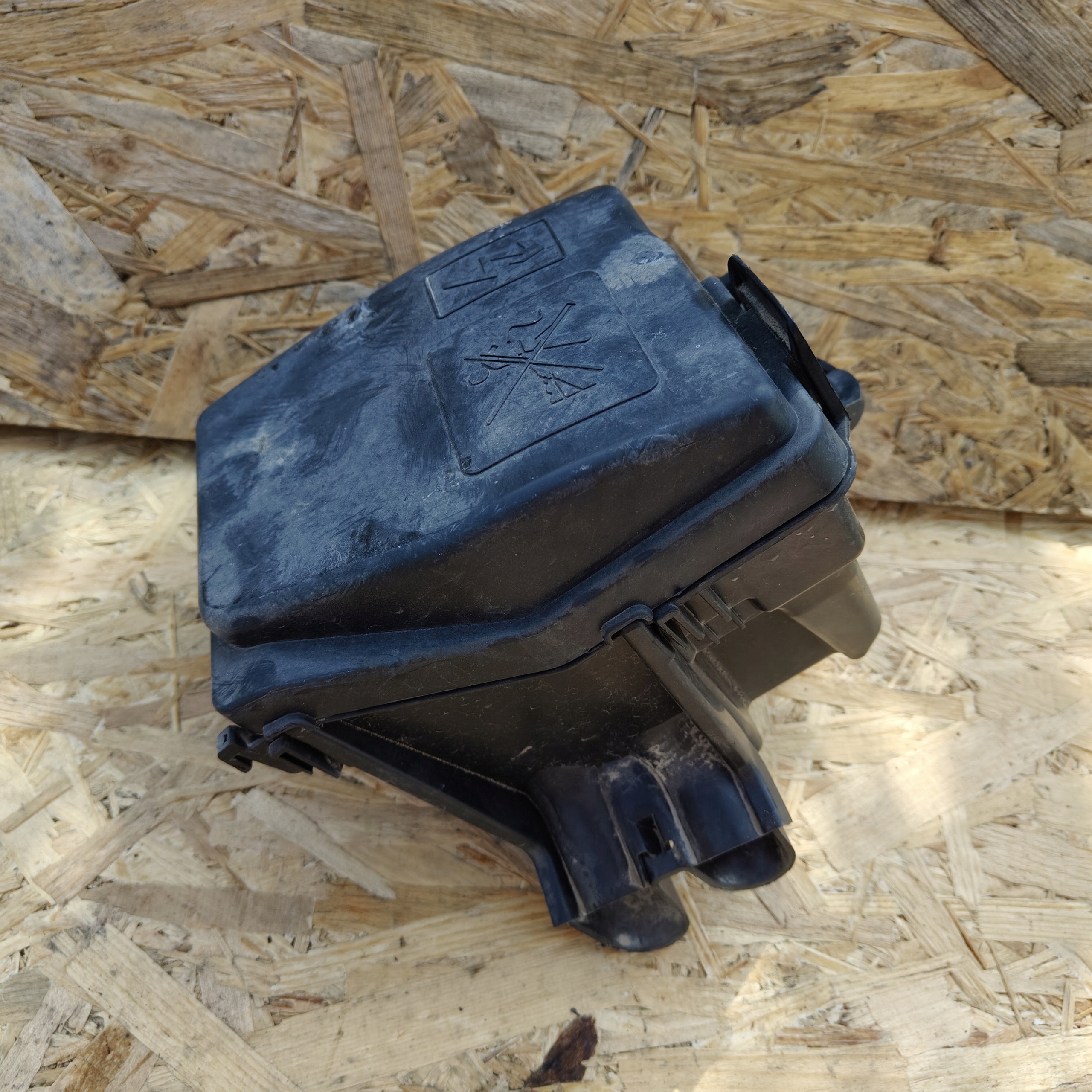 obal obalu pojistek RENAULT DACIA 243825499R