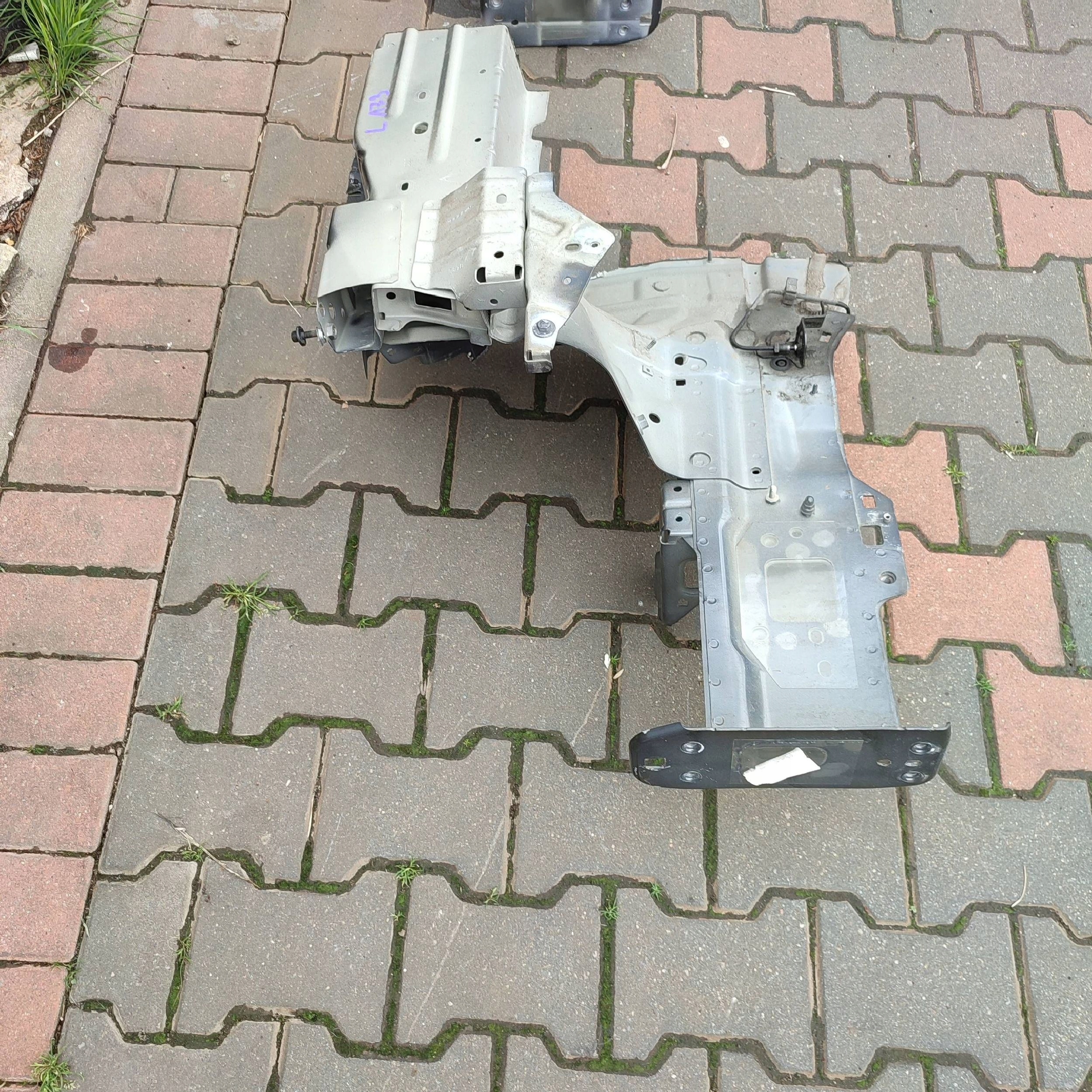 quarter left side Fiat 500X
