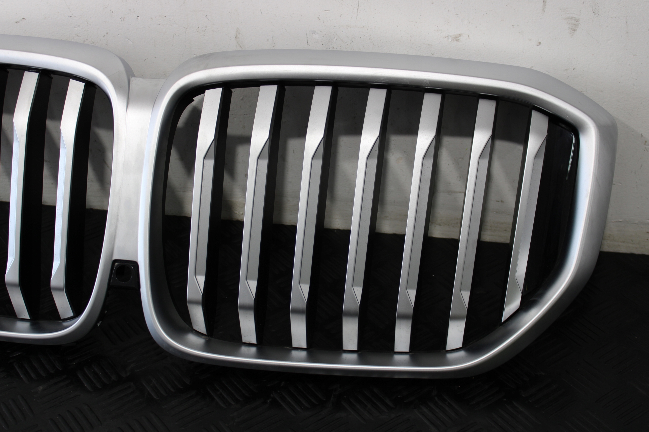 MASKA ISPOD KAMERE SATYNA BMW X5M G05 5A67CC6