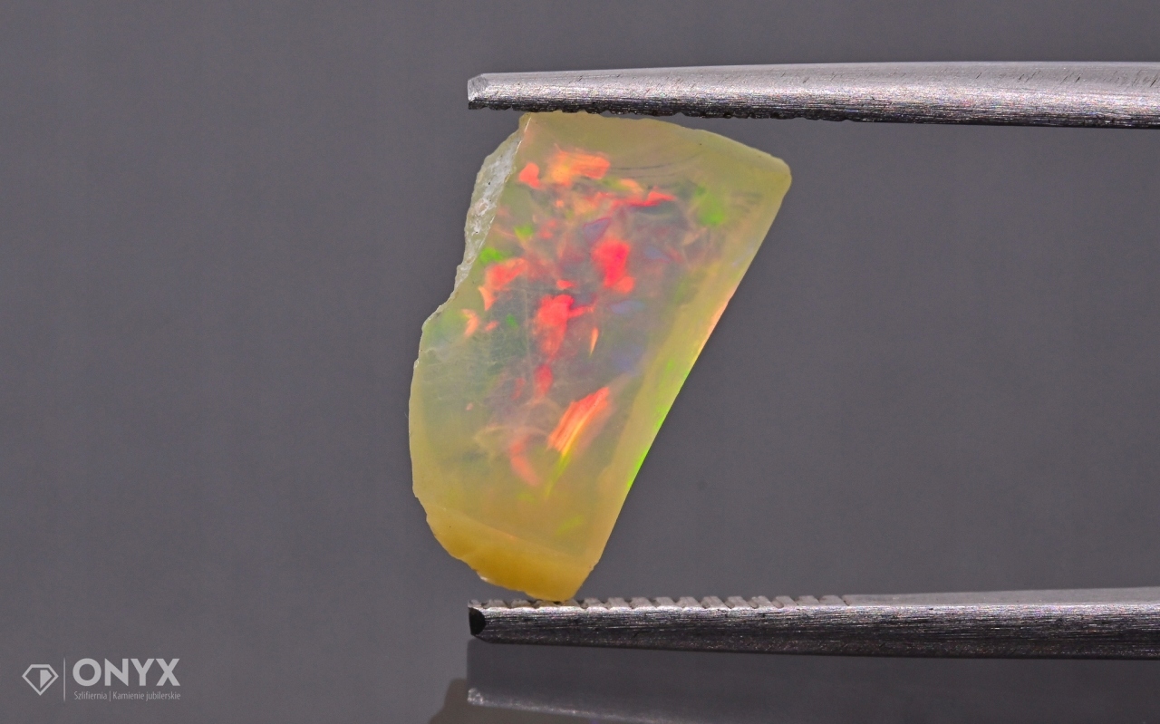 Opal z Etiopie hrudky 13x7 mm