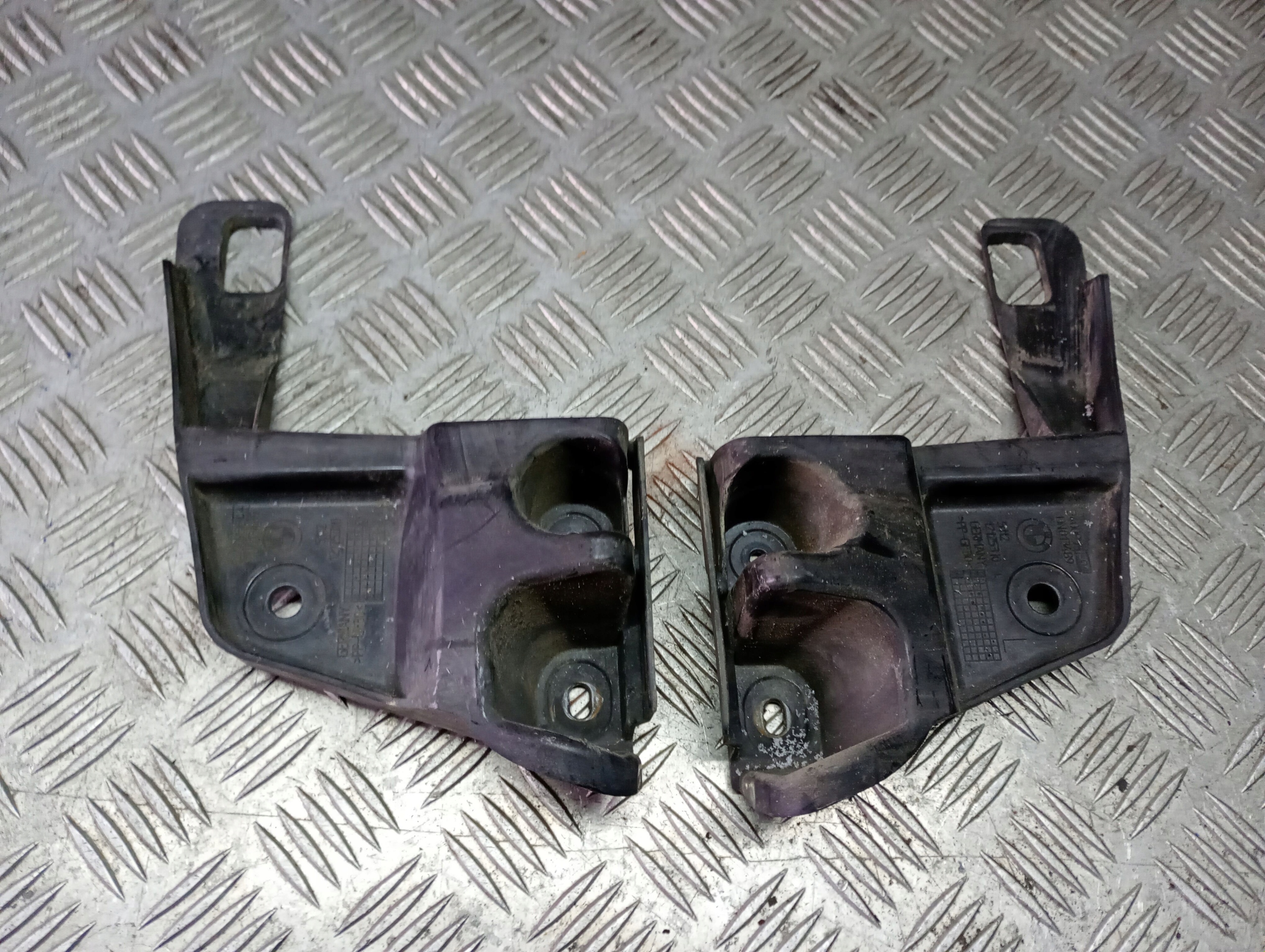 BMW x3 e83 bumper bracket left or right rear part