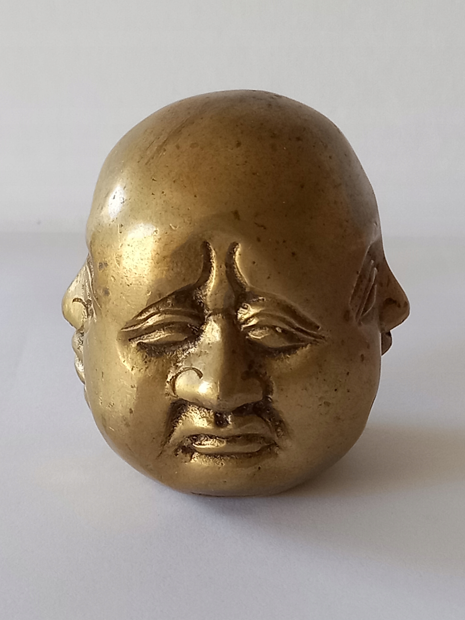 Mosiezna figurka Buddy twarze