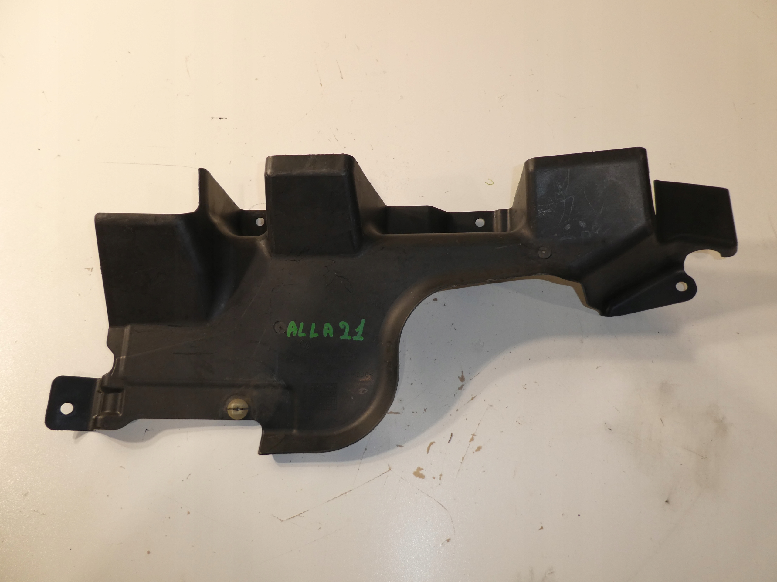 cover chassis left rear part VW T5 T6 7E0825211