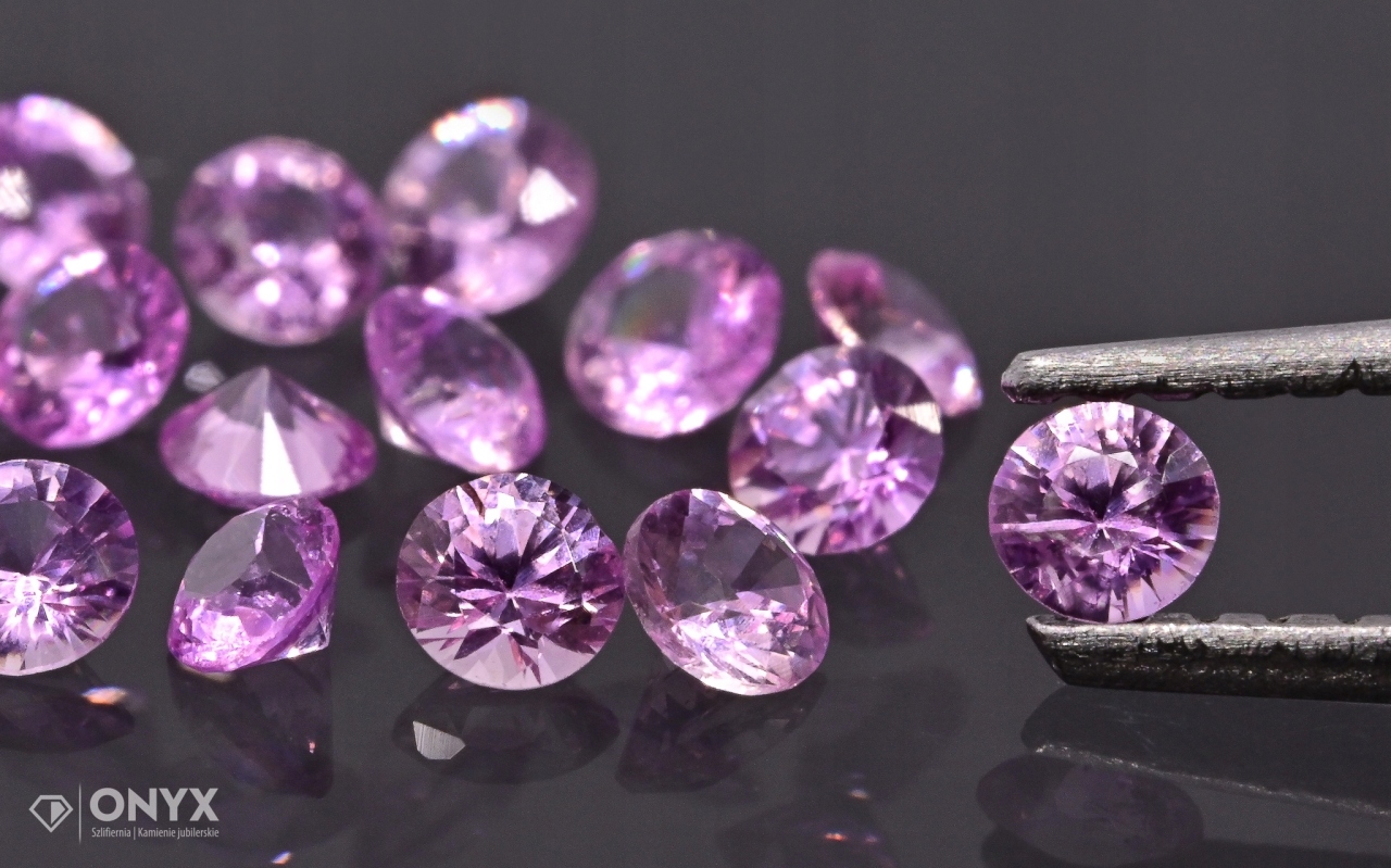 Safír růžový fazetovaný kulatý fi 4 mm