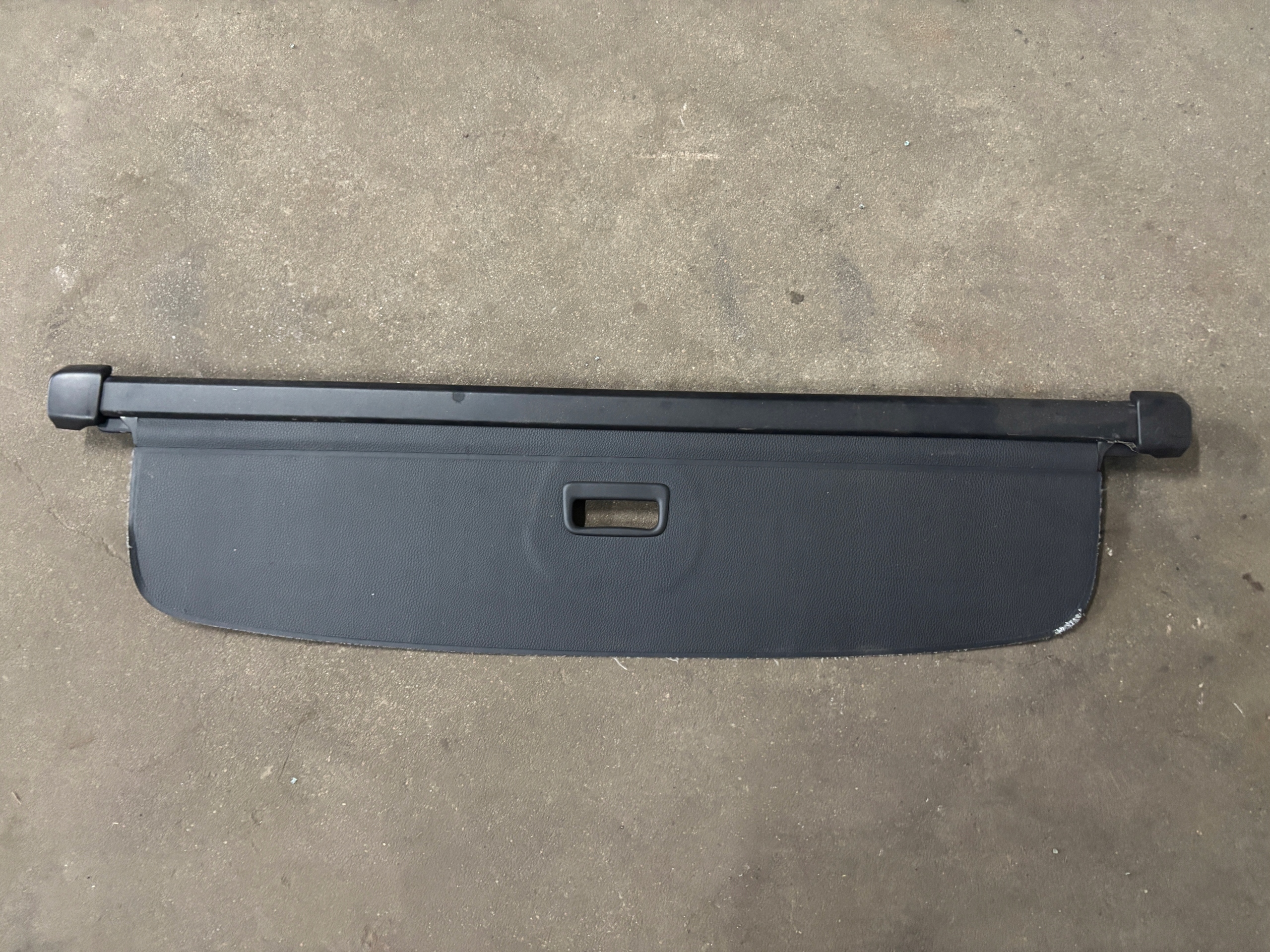 vw Golf Variant VI 09- ролета багажника 1K9867871A