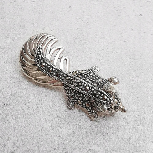 Markasitová brož s veverkou a nadýchaným ocasem