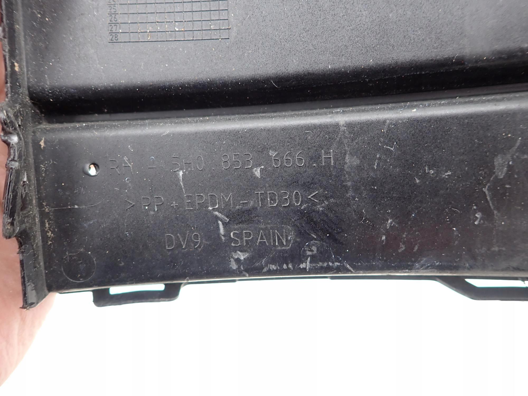 VW GOLF VIII 8 R-LINE 19-> grid of a bumper right PDC