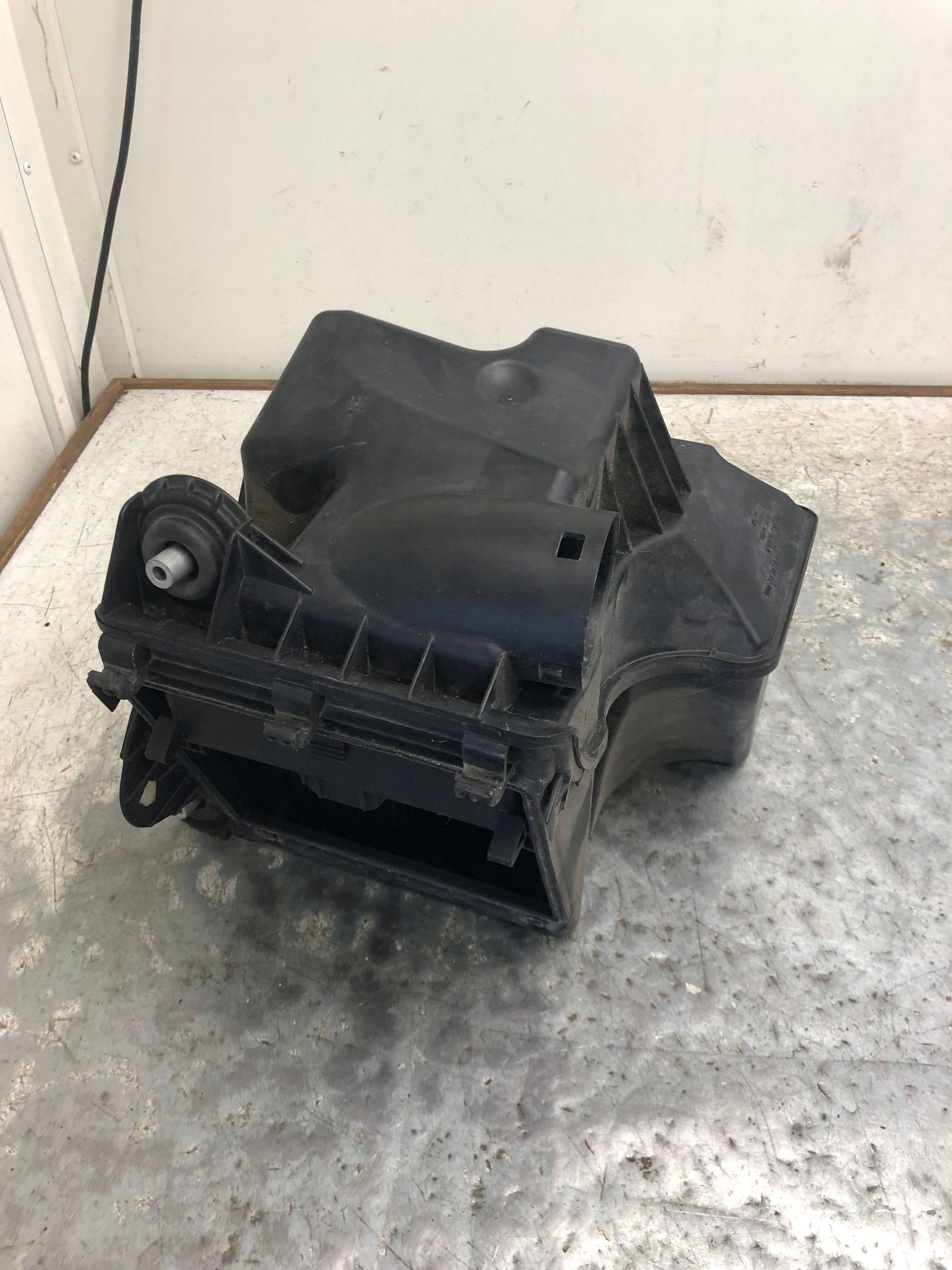 Gehäuse filter luft MERCEDES A-KLASA W169 A2660900101