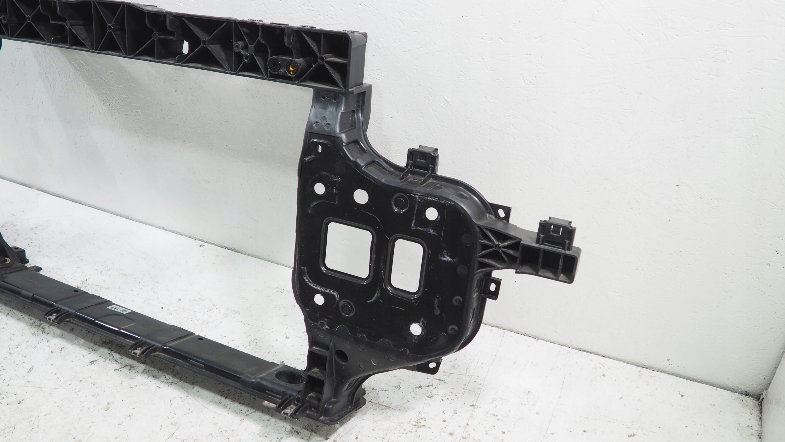 Hyundai Ioniq 5 pillar iron support panel for radiators 64101-GI000
