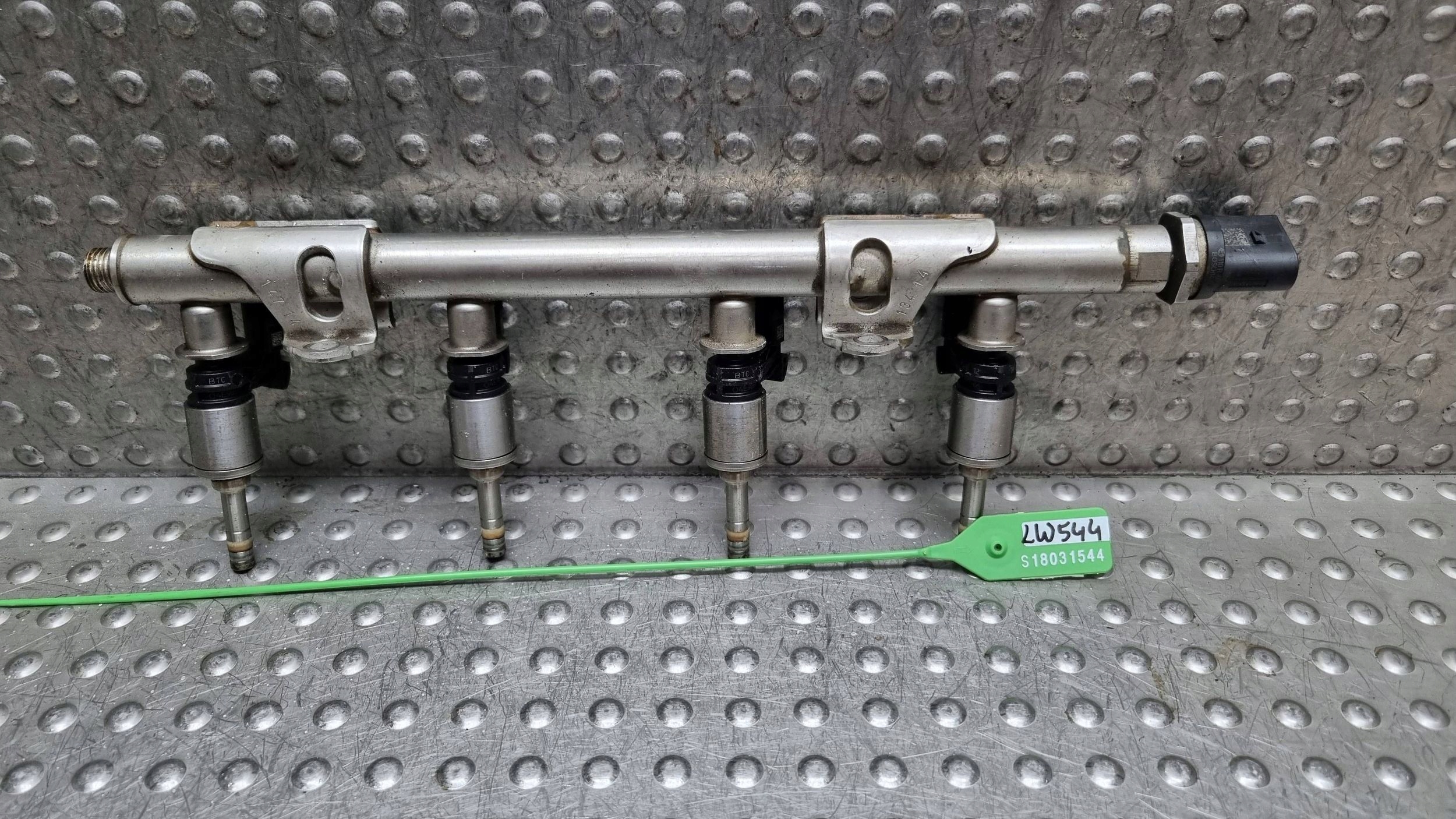 Rampe injection Injecteurs 04E906036E VW GOLF VII LEON III A3 8V 1.2 1.4 TSI