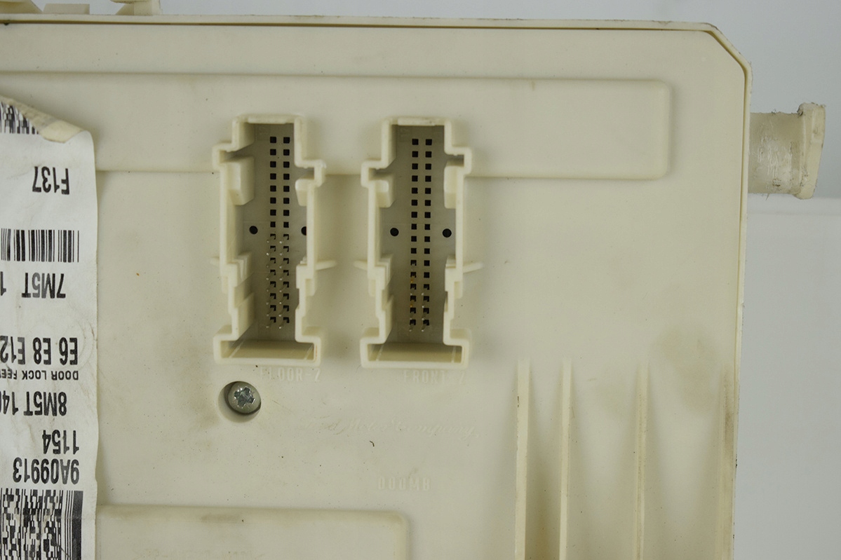 compartment * of fuses module FORD 7M5T-14A073-DE