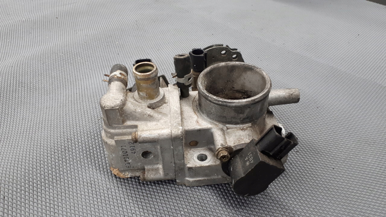 mazda 323 16V ДРОССЕЛЬНАЯ ЗАСЛОНКА E1T01071