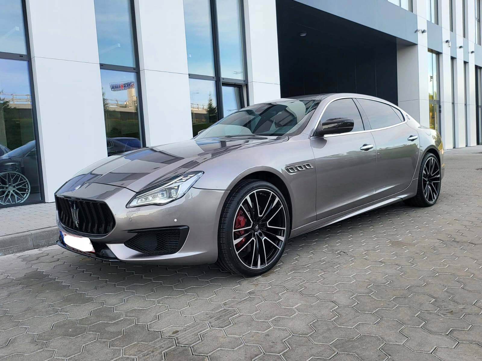 MASERATI QUATTROPORTE GTS TROFEO ZDERZAKI + PROGI 2013-2023 Producent części Inny