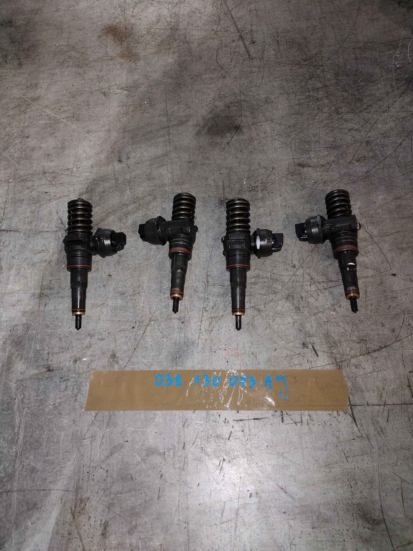 038 130 - Насос бризок 038130073AJ VW T5 1.9 TDI