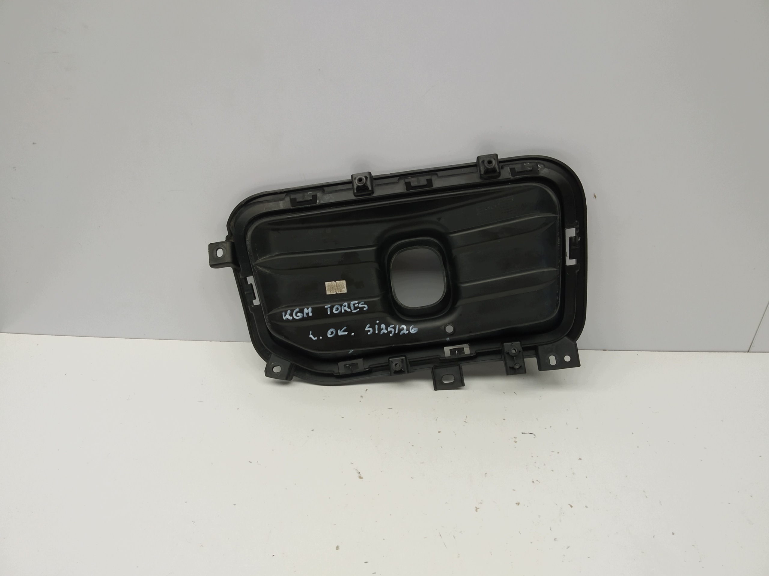SsangYong KGM Torres grid left w bumper front original K78765-41000