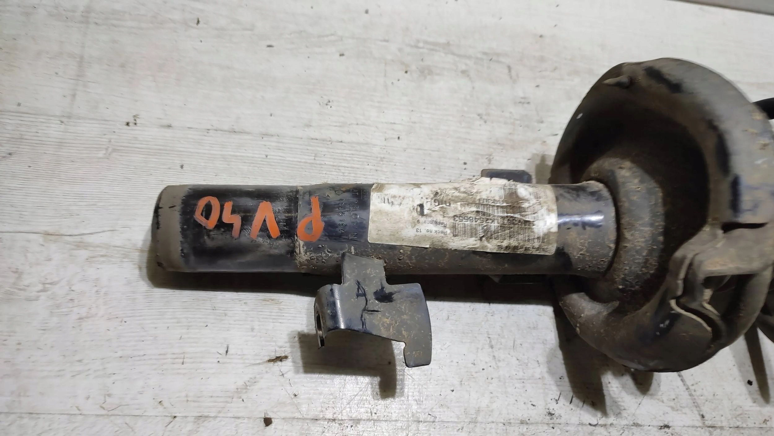 Volvo V40 2018 front side right shock absorber Mcperson