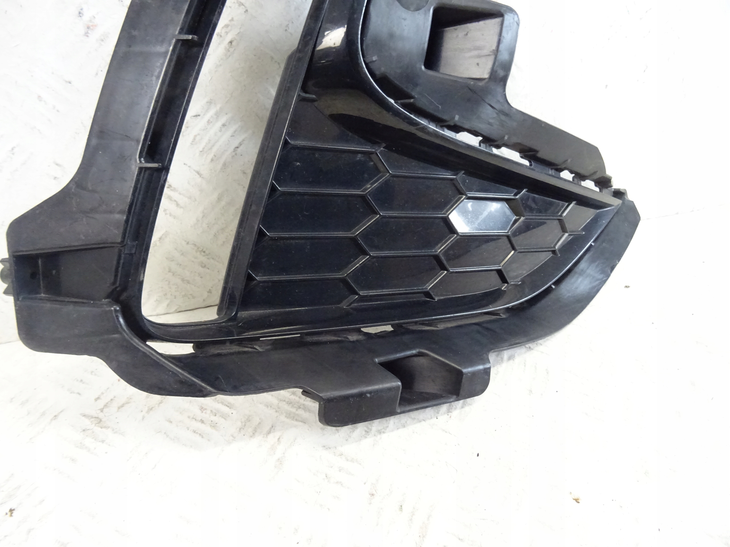 grid of a bumper front front right MG HS LIFT 10947219