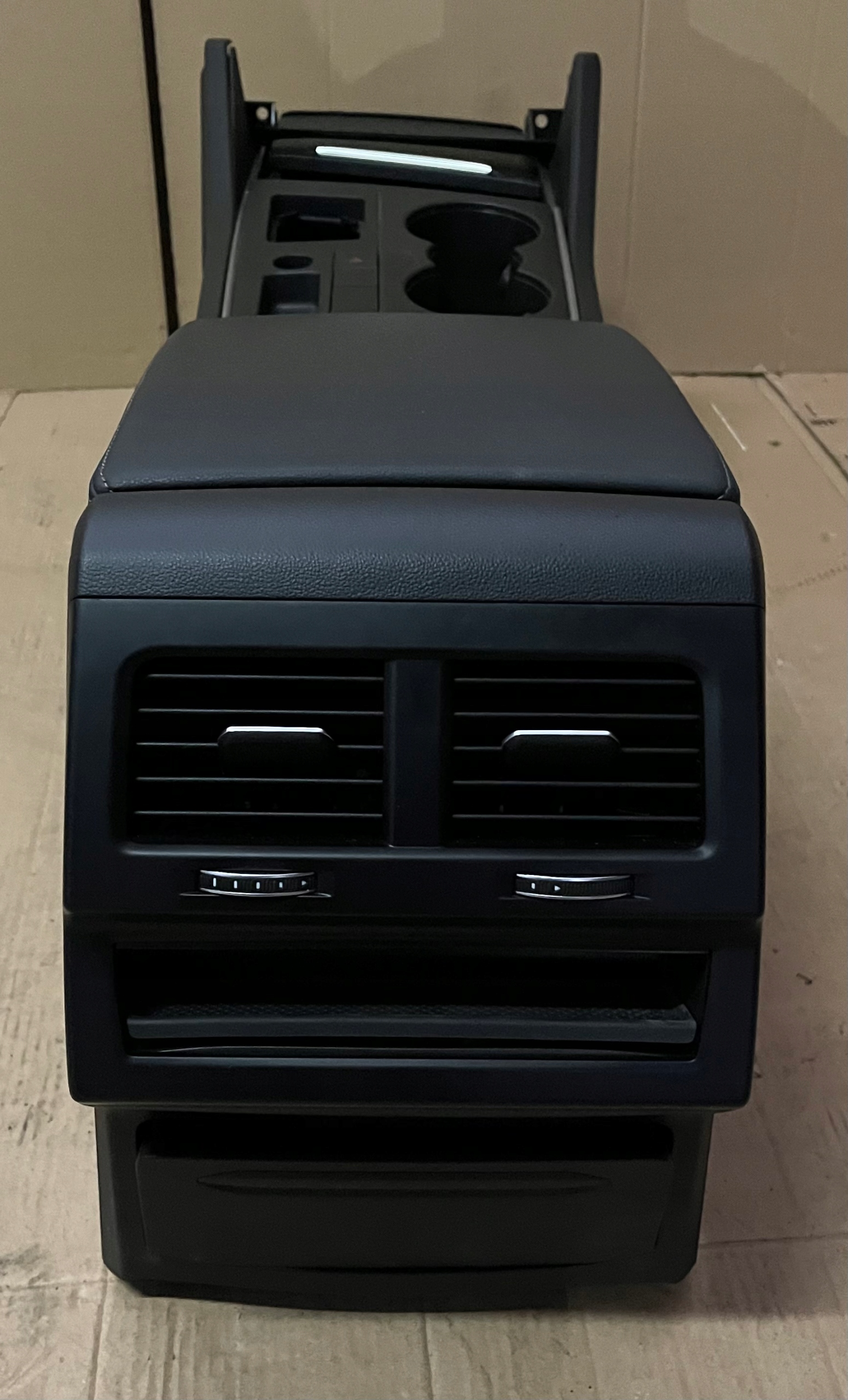 IDEALNY KPL. bracciolo VW TOUAREG III 760 1
