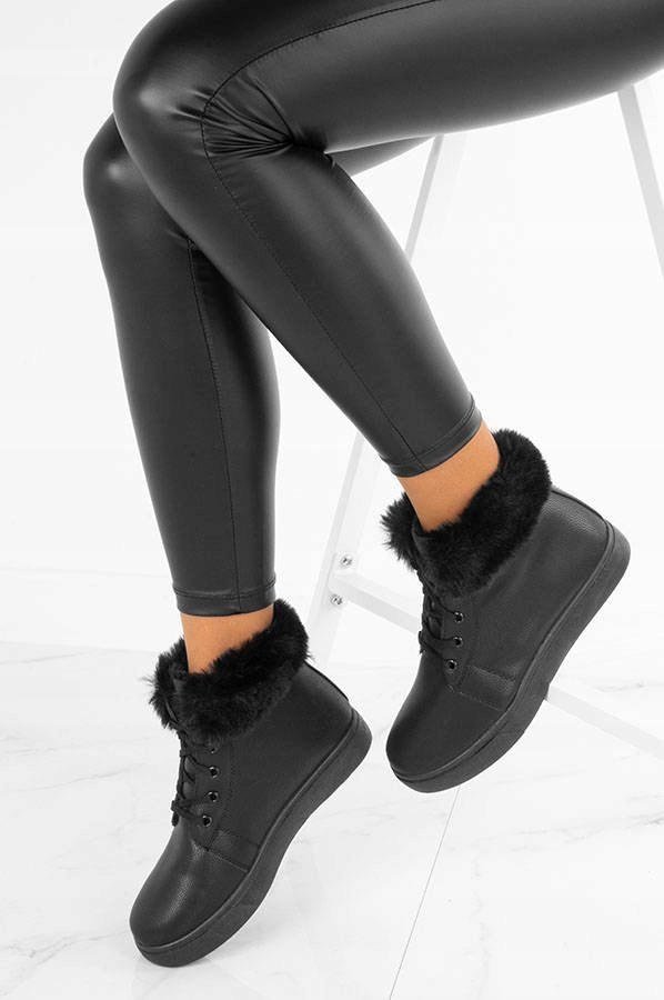 CZARNE SKÓRZANE OCIEPLANE TRAMPKI BOTKI Płeć kobieta