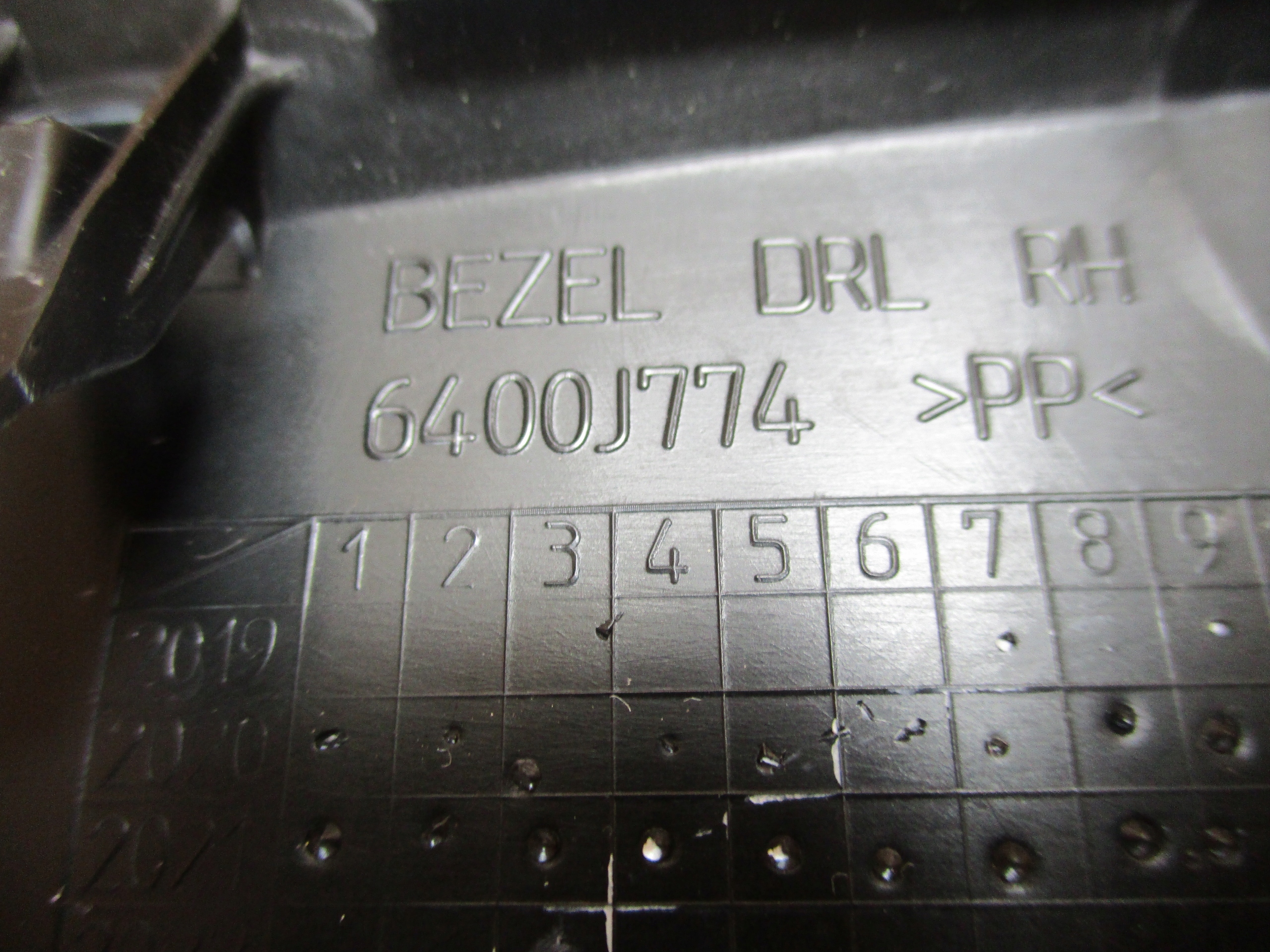 grid right of a bumper MITSUBISHI SPACE STAR III