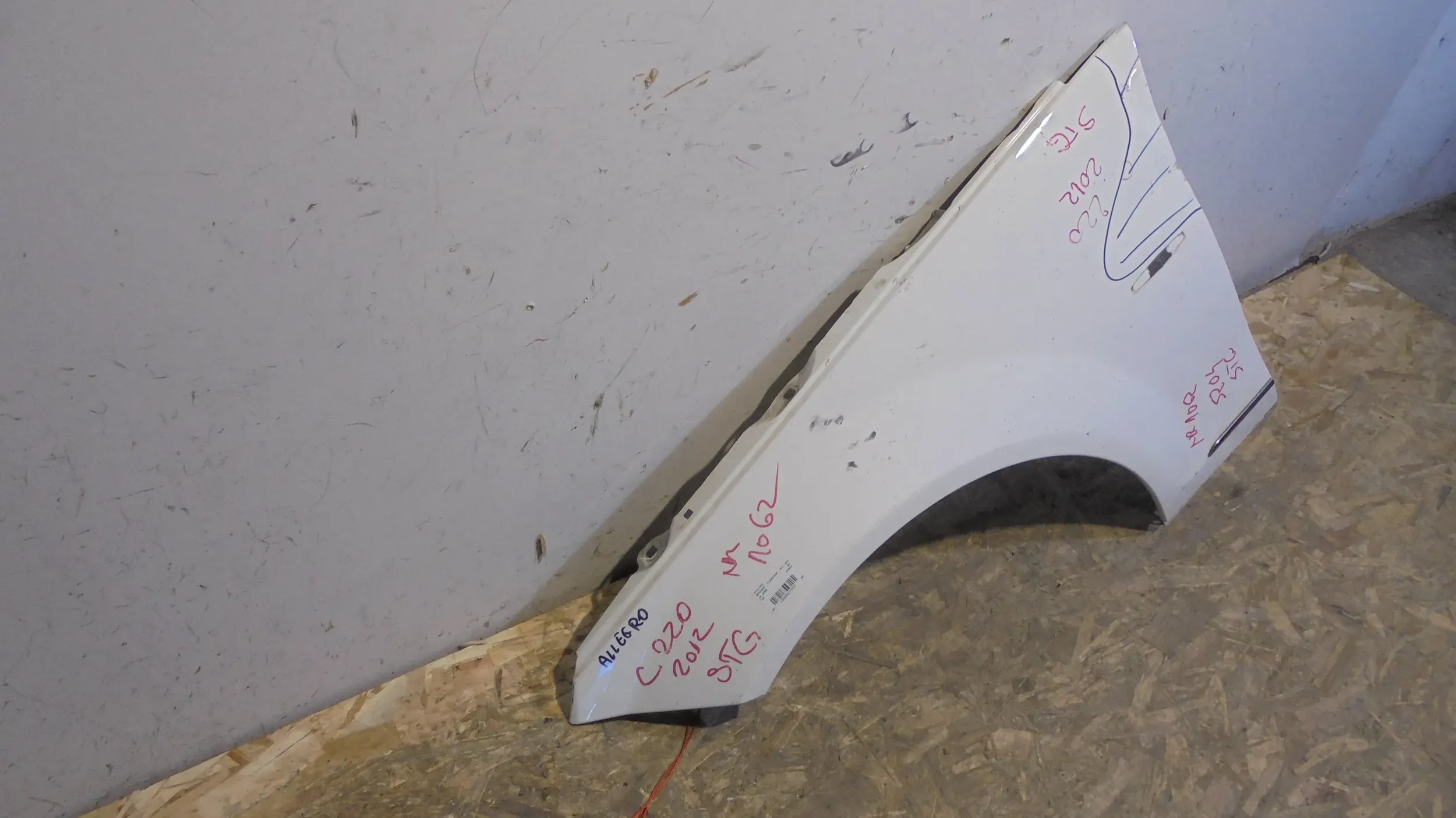 fender front left Mercedes C Klasa W204 07