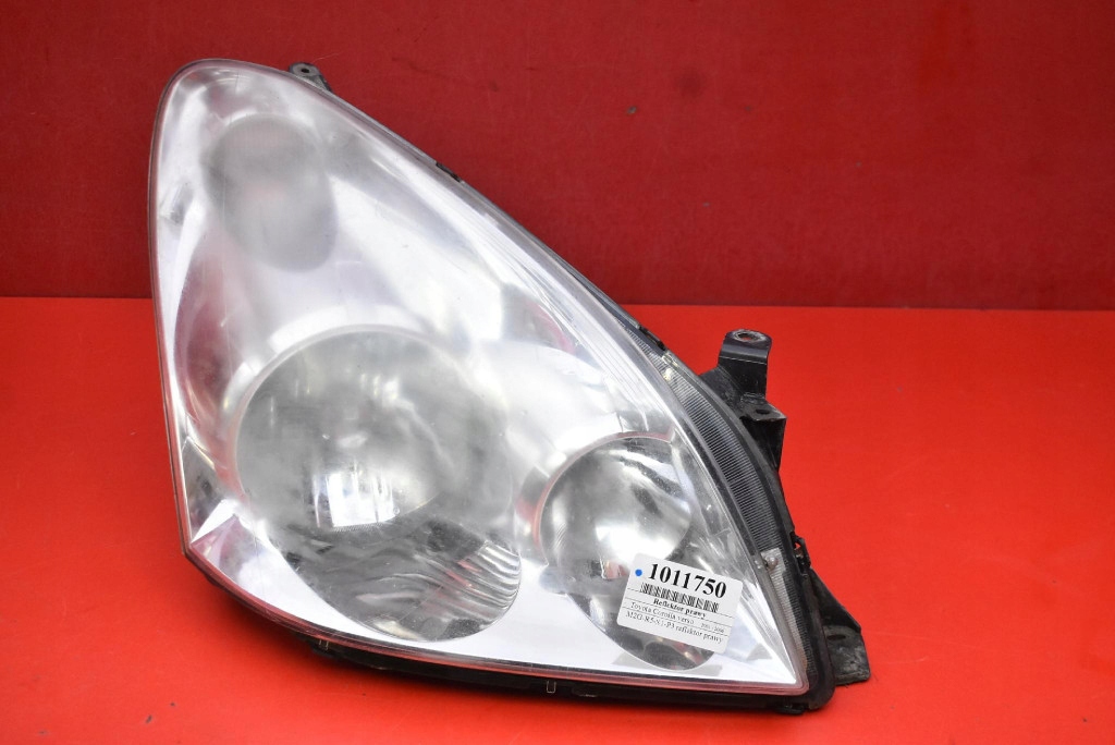REFLEKTOR right light front EU 0F-03 TOYOTA COROLLA VERSO 2 II 01-06