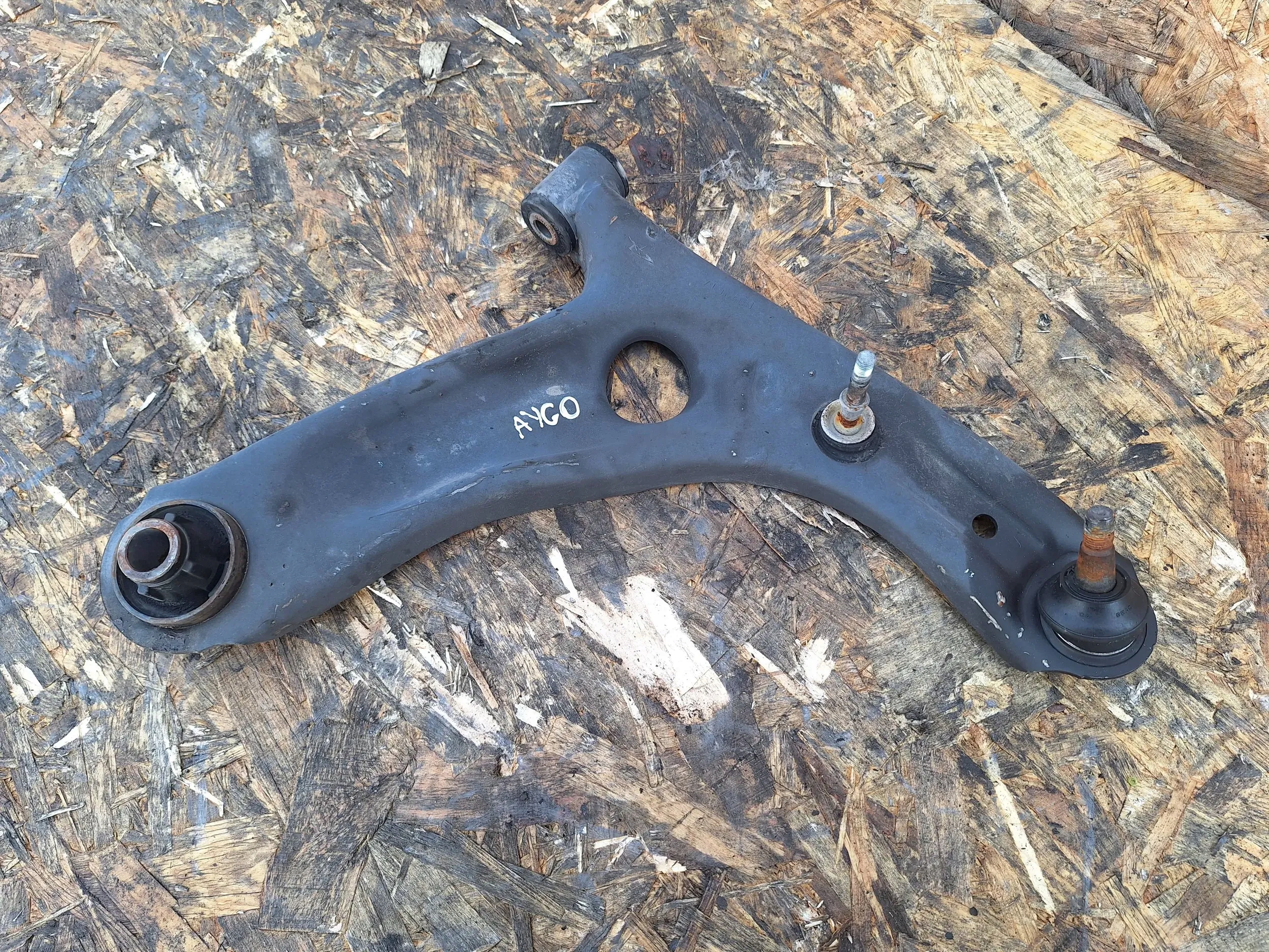 arm front right Toyota Aygo and 06-14