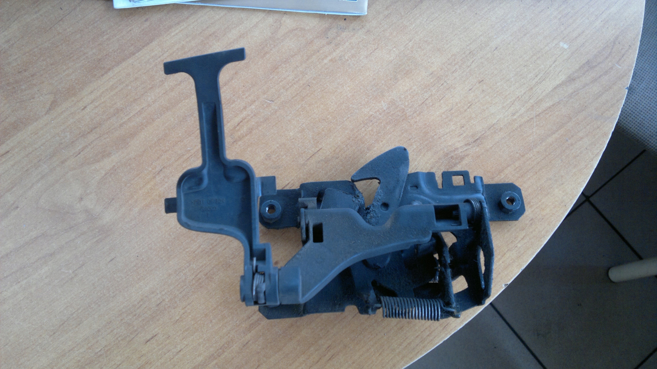 MERCEDES B клас W245 замок капота капота