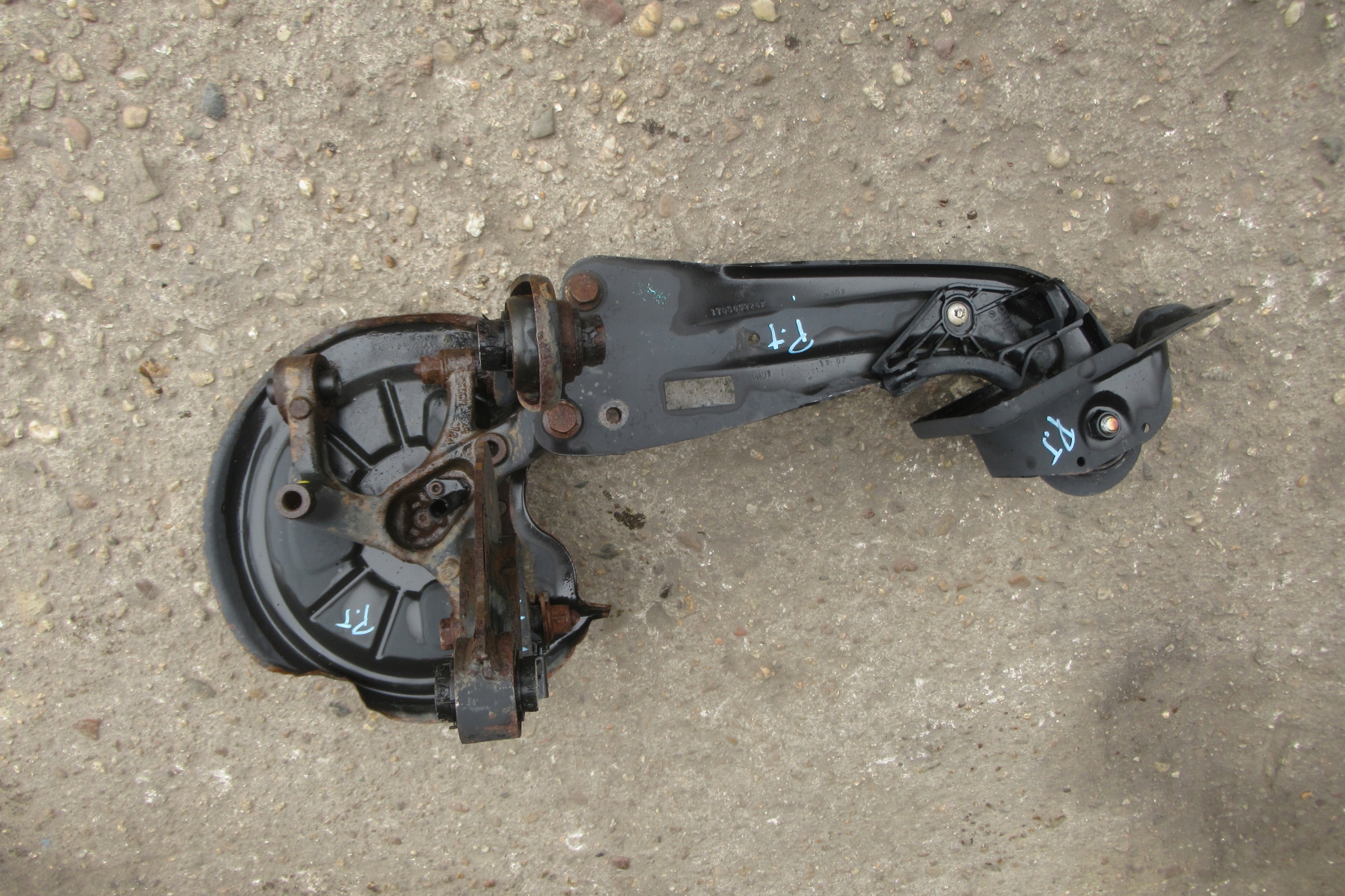 VW TOURAN 07R swing right rear part