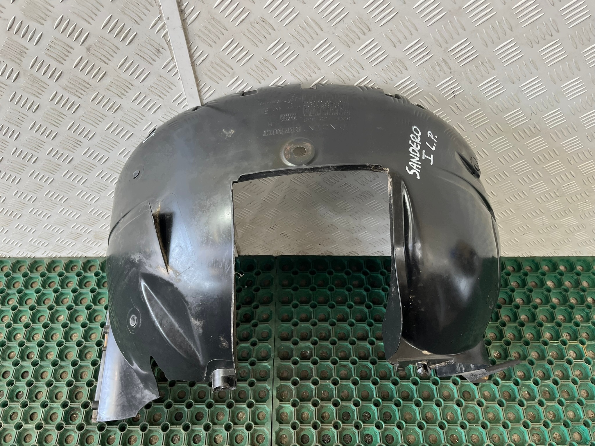 DACIA SANDERO and 08-12 mudguard front left front 8200735438 OE
