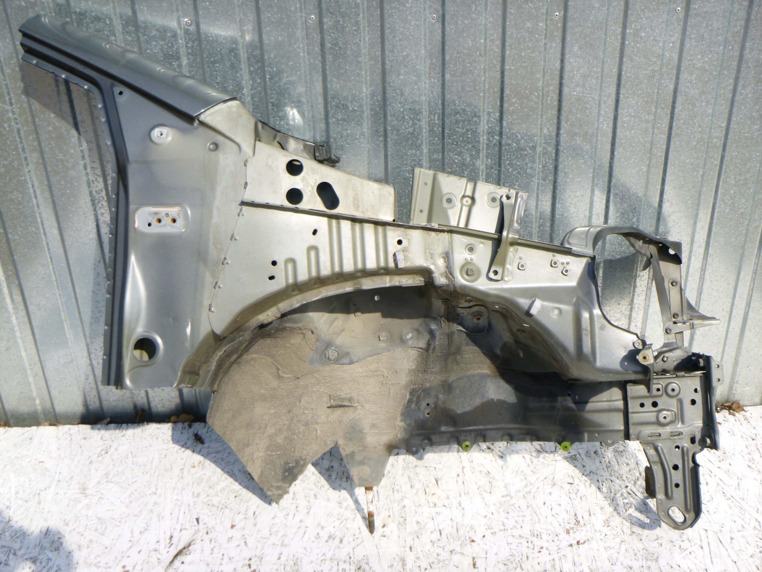 CWIARTKA PODLUZNICA OKULAR FARTUCH PRAWY PRZOD TOYOTA COROLLA VERSO 2004-09