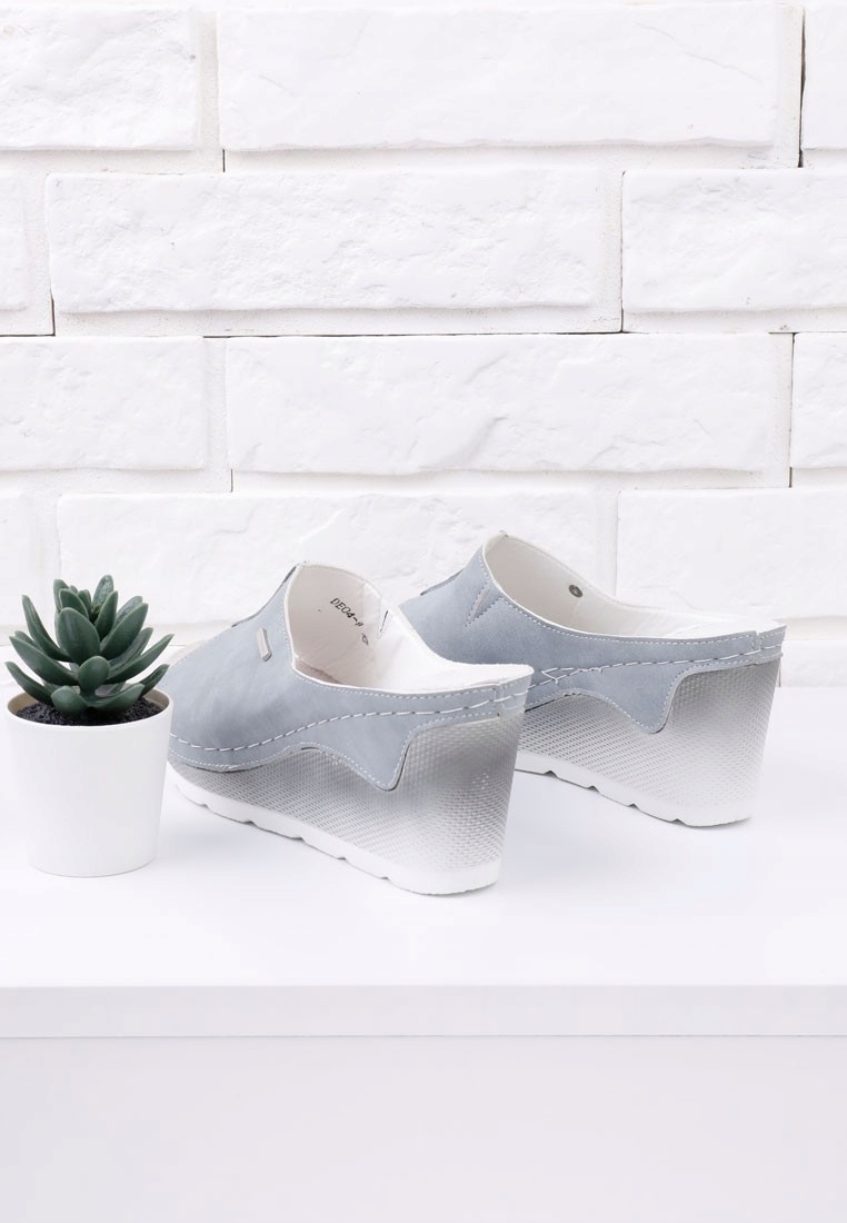 Klapki jasno szare na koturnie 8 Ruth 38 Długość wkładki 23 cm