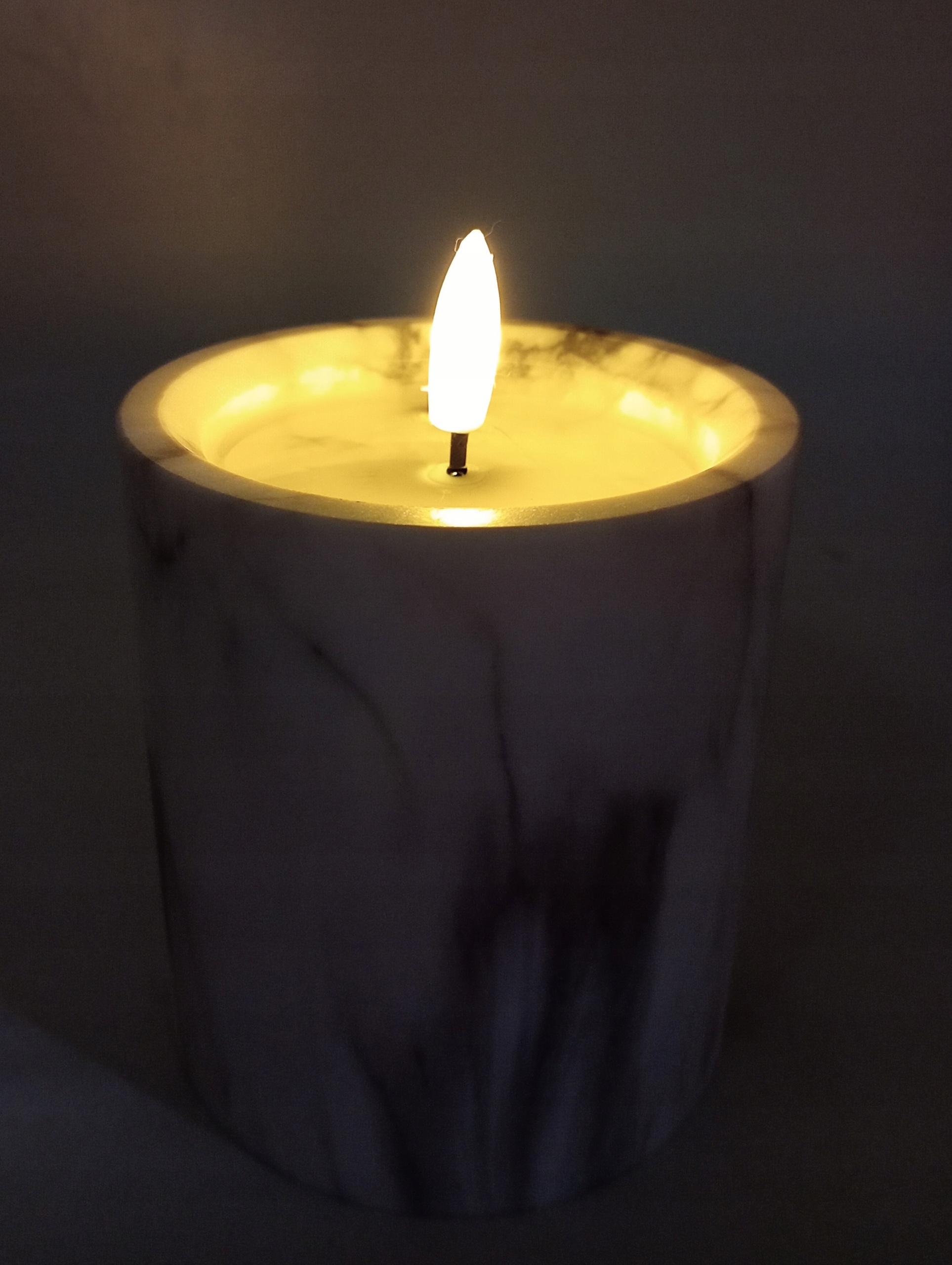 ŚWIECA WKŁAD LED DO ZNICZY RUCHOMY PŁOMIEŃ DO ZNICZ DŁUGI CZAS PRACY 10 CM Kod producenta 4/23/NWH-G