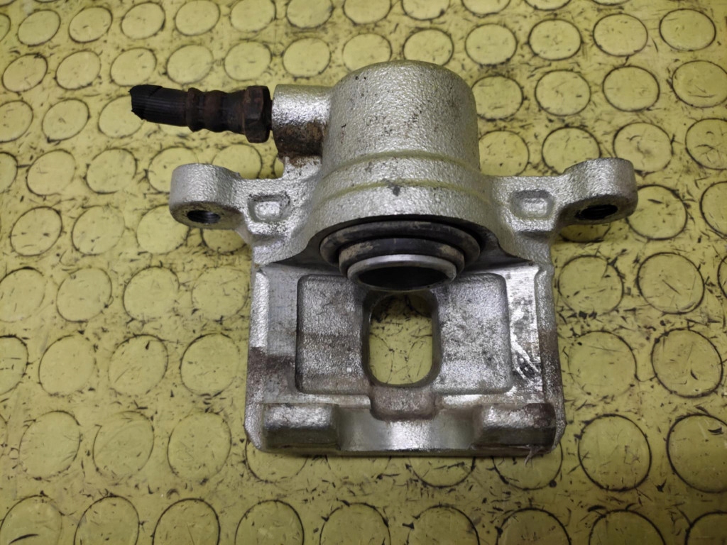 MITSUBISHI OUTLANDER and 2.4 caliper brake right rear part