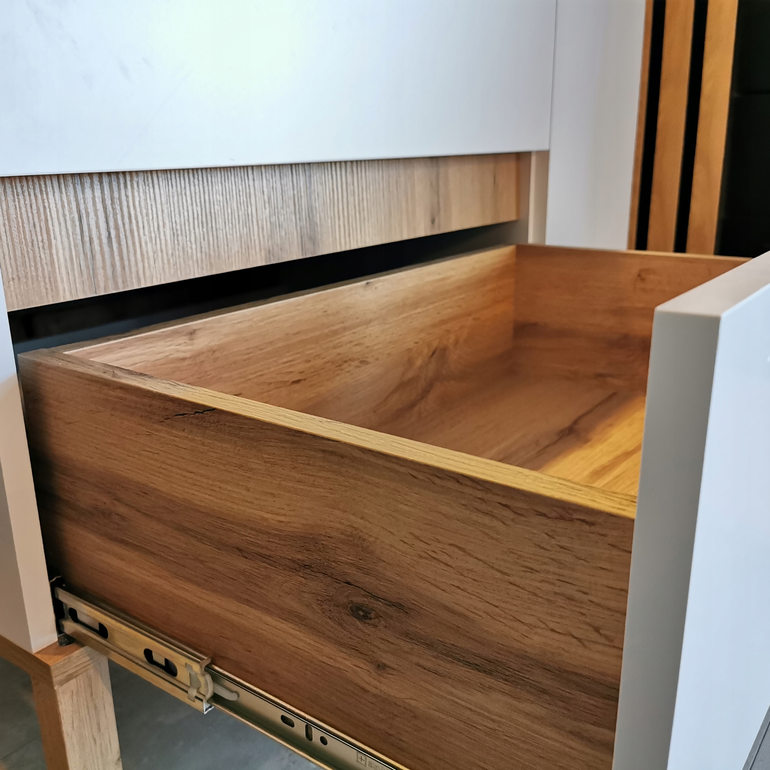 Szafka pod umywlkę _2_SZUFLADY+KOSZ_bez składania_ Pod Wymiar_Pod Kolor_ Wykończenie matowe