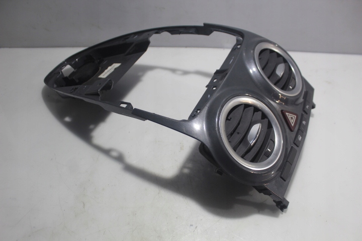 ЦЕНТРАЛЬНАЯ ВЕНТИЛЯЦИОННАЯ РЕШЕТКА OPEL CORSA D LIFT