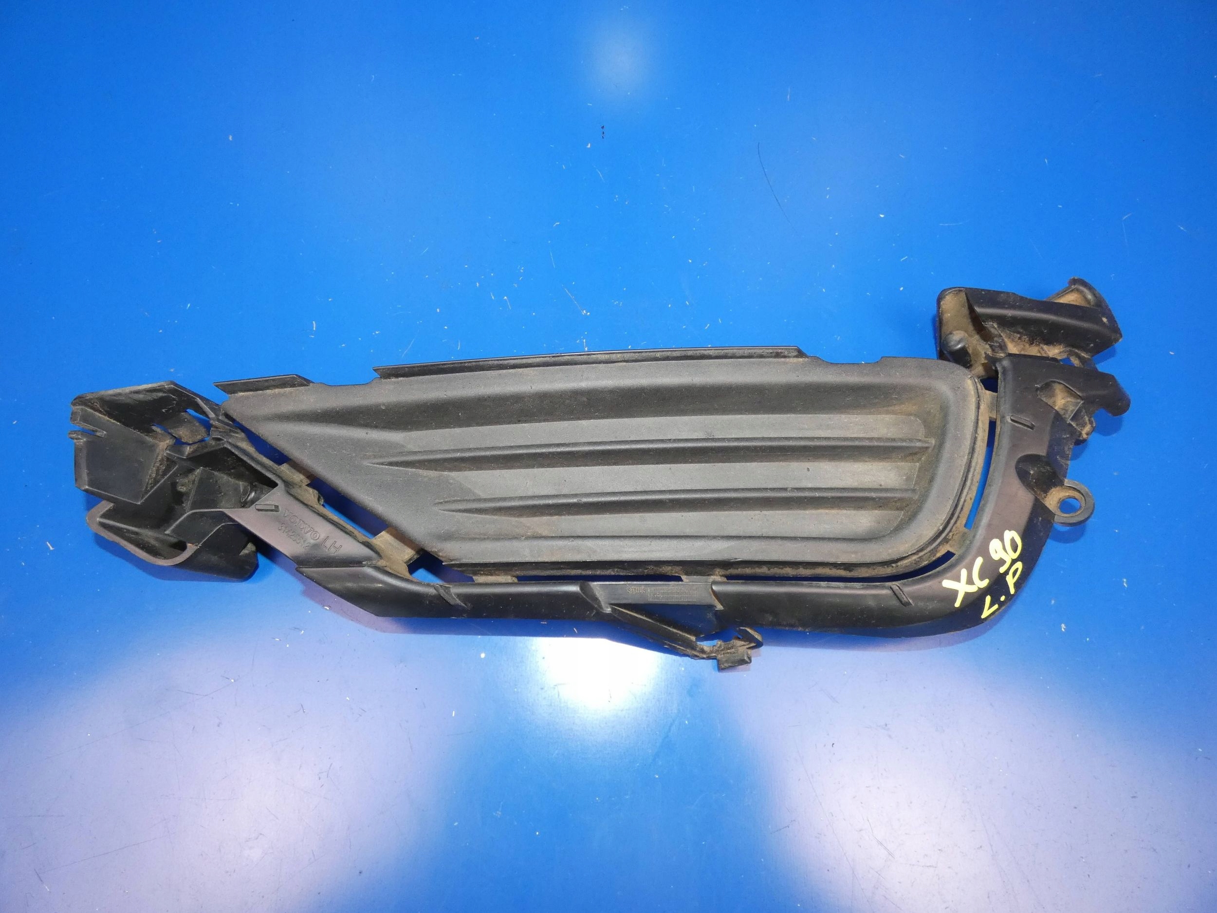 VOLVO XC90 II grid of a bumper left front front