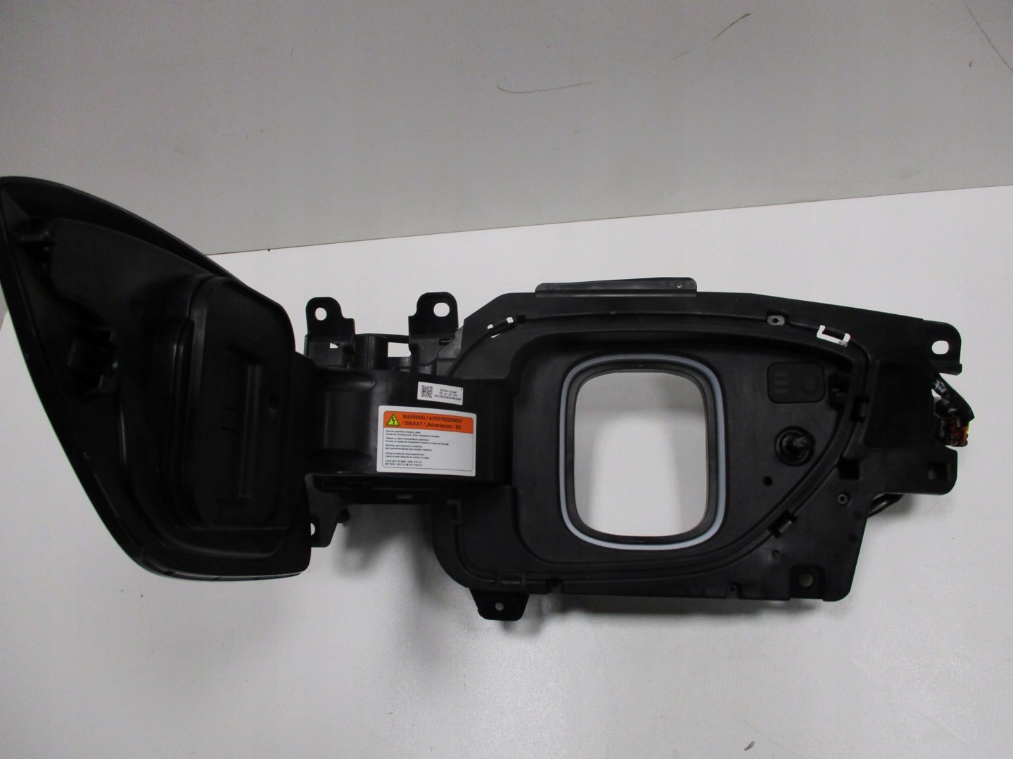 KLAPKA GNIAZDO LADOWANIA HYUNDAI KONA ELEKTRYK Part number 86340 K4AA0