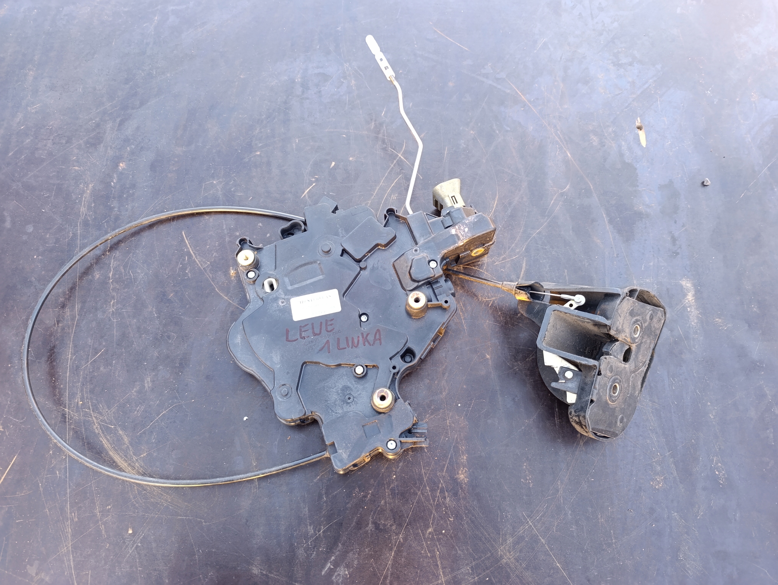 VW T5 Schloß Tür gleitende links 7H0843653AS