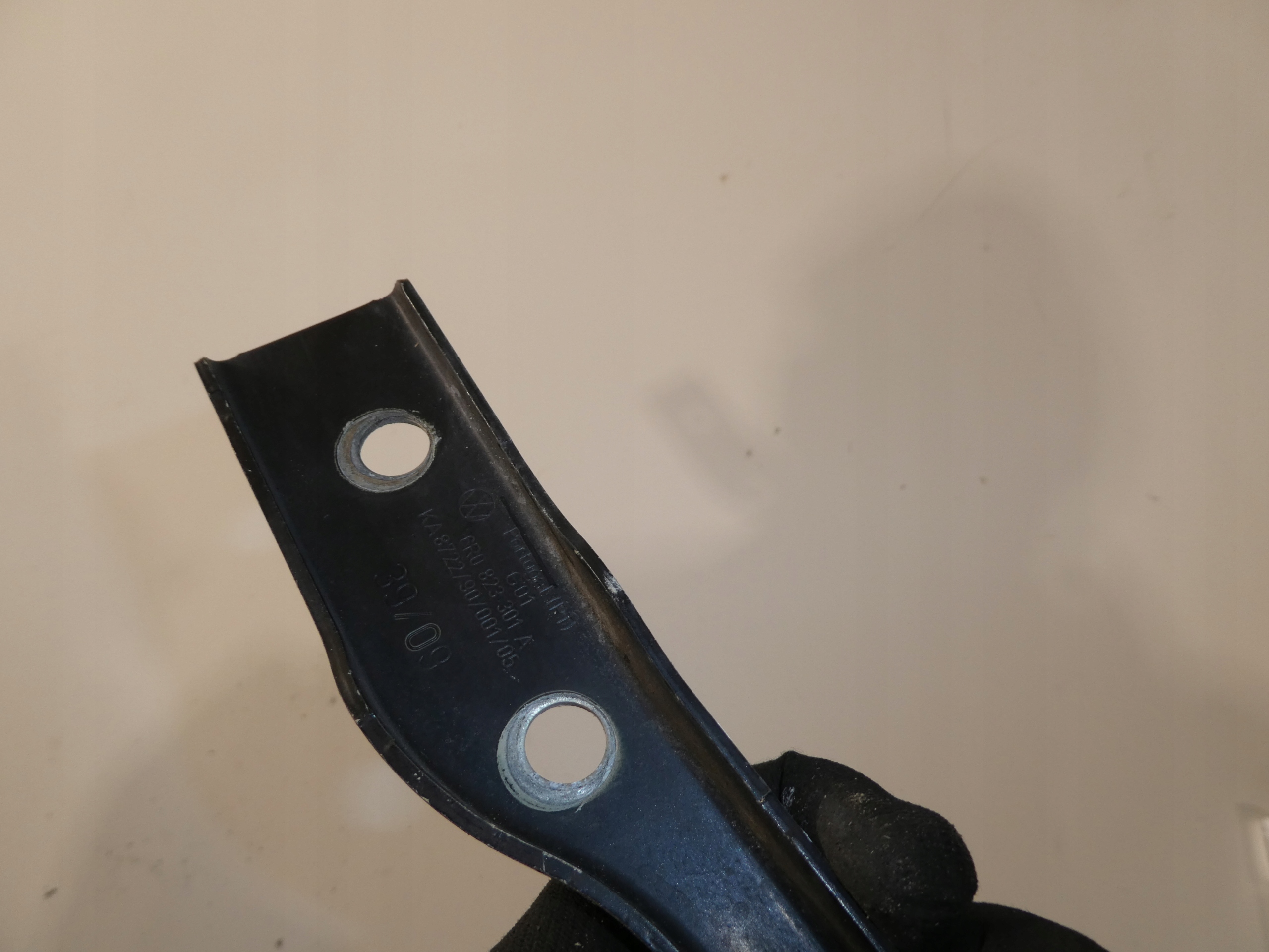 VW POLO 6R hinge bonnets left 6R0823301A