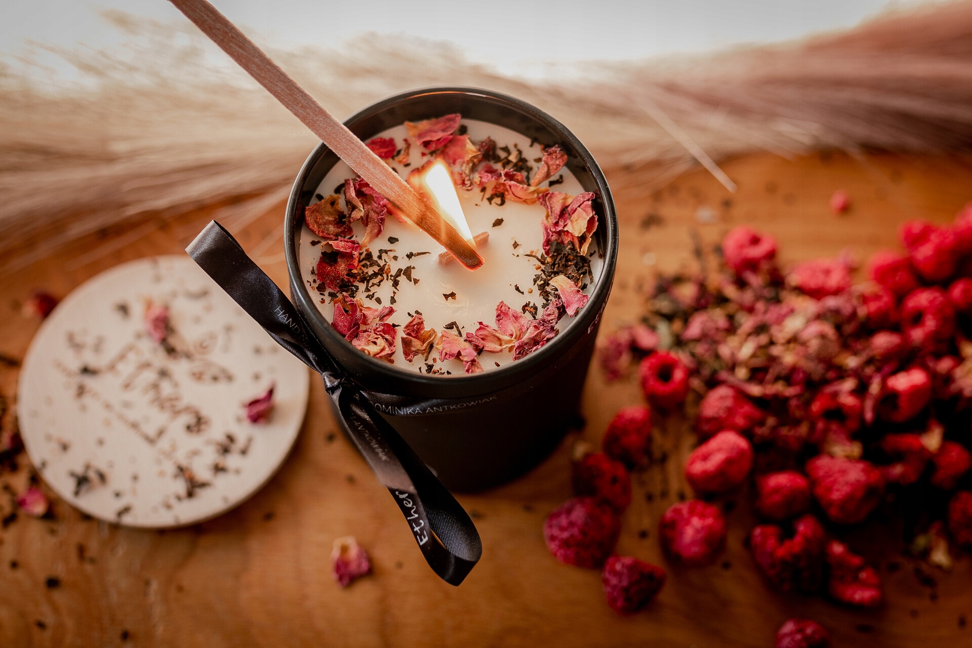 Ethere Oud Black świeca sojowa z brokatem 250 ml Marka inna