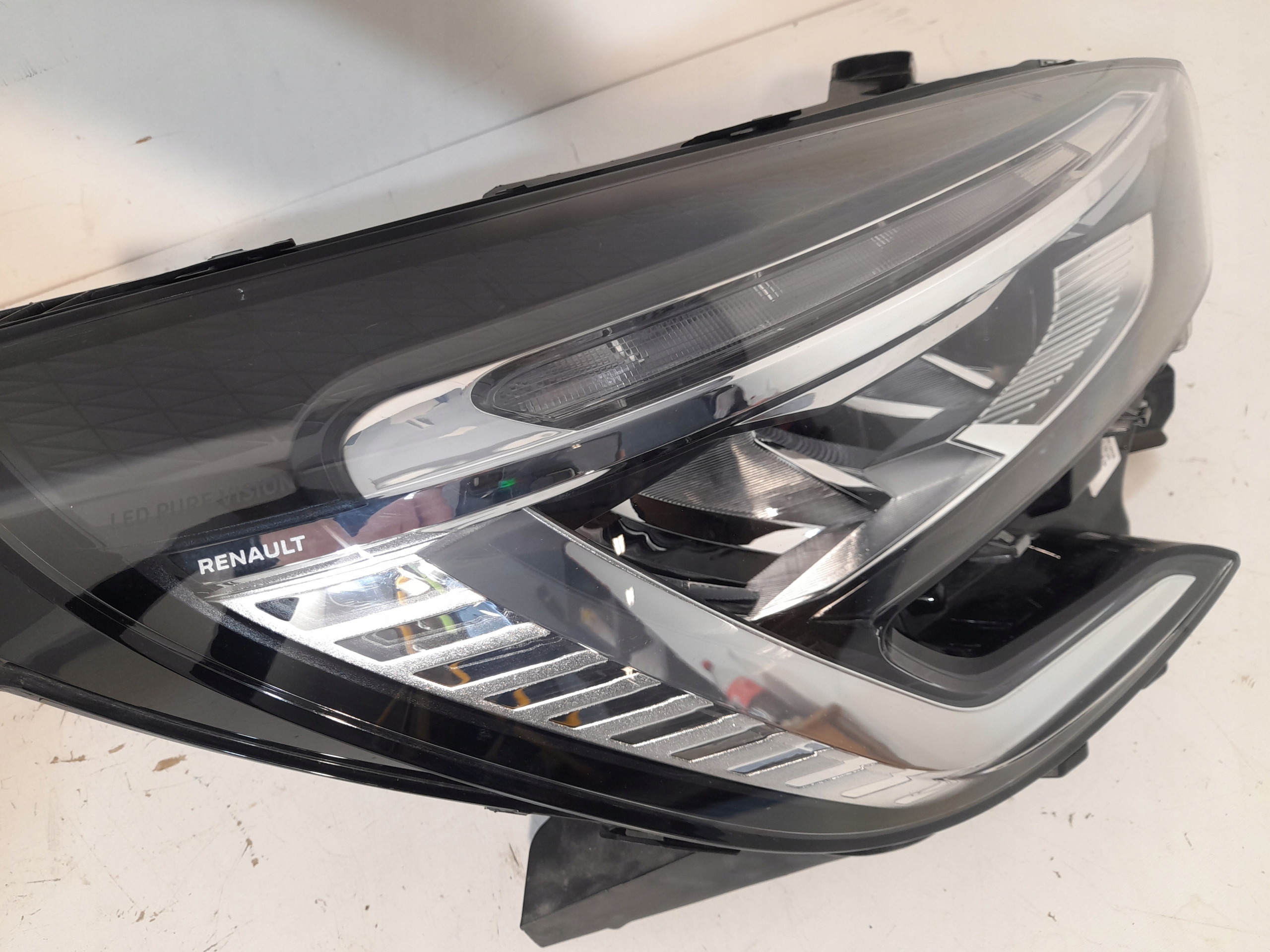 RENAULT CLIO V light front right 260108676R FULL LED (R260)